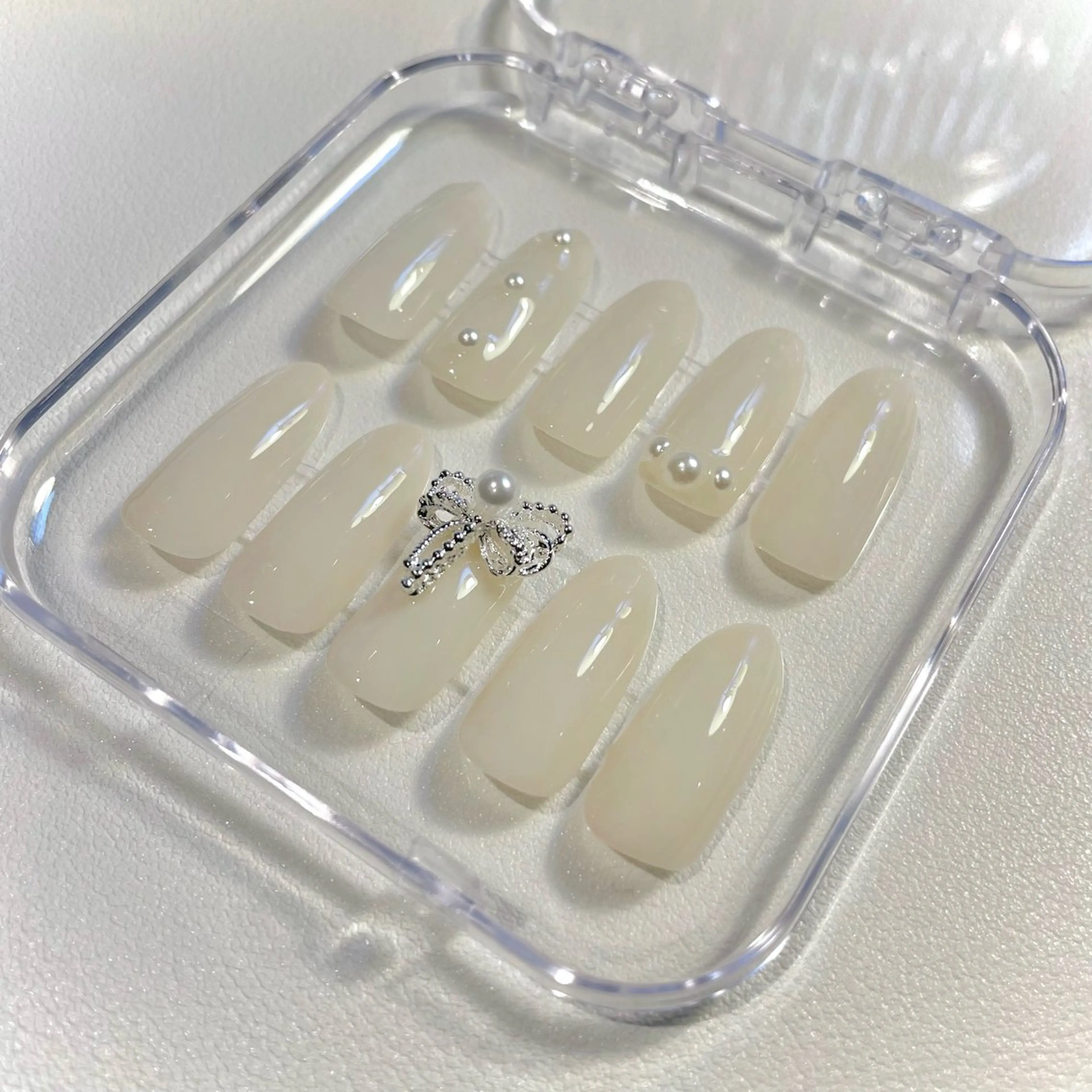 ネイル PRIVÉ 白金所属・PRIVÉ 白金🫧 ツヤ感ちゅるんネイルのネイルデザイン