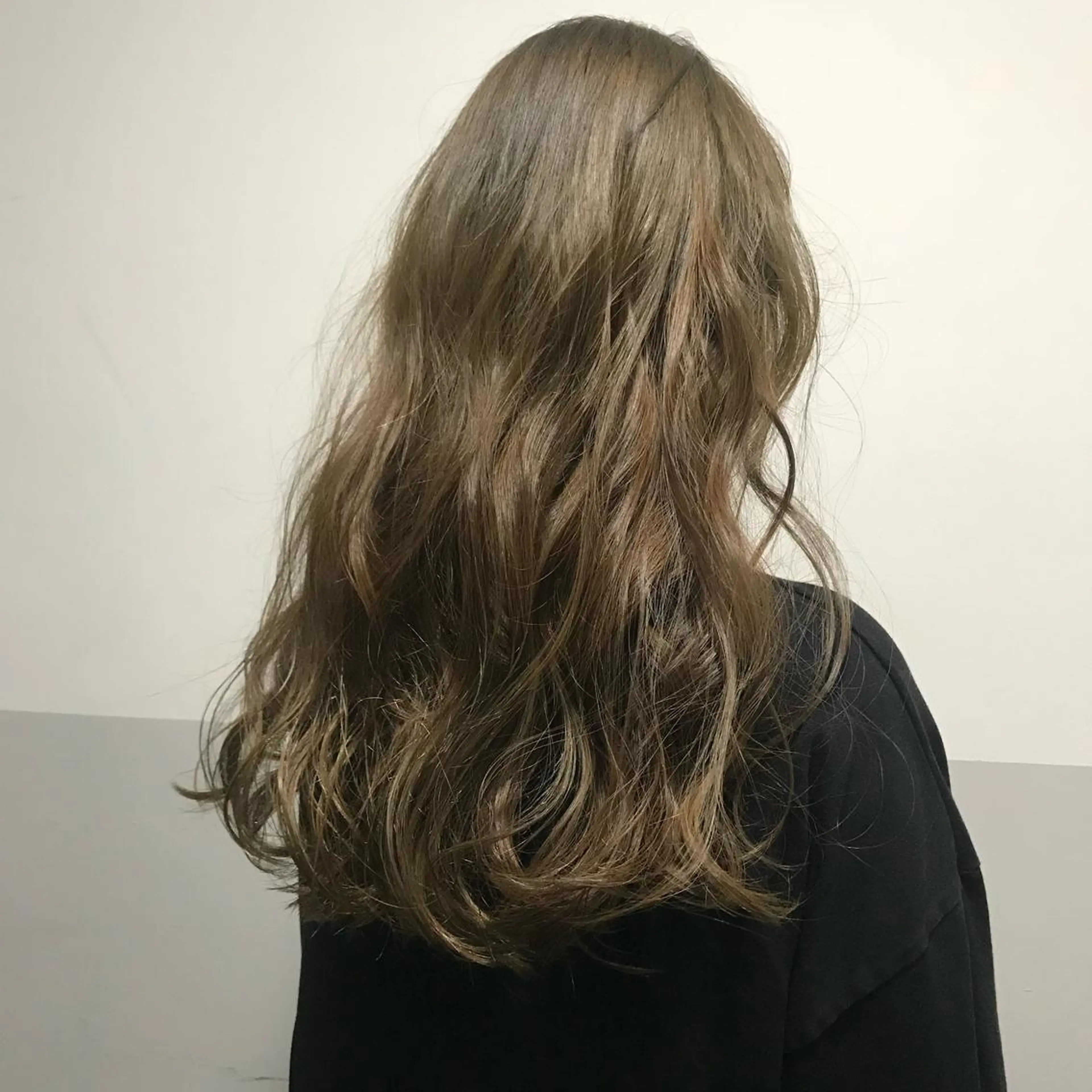ロング カラー ベージュカラー Yuki☺︎パーマ レイヤーカットのヘアスタイル