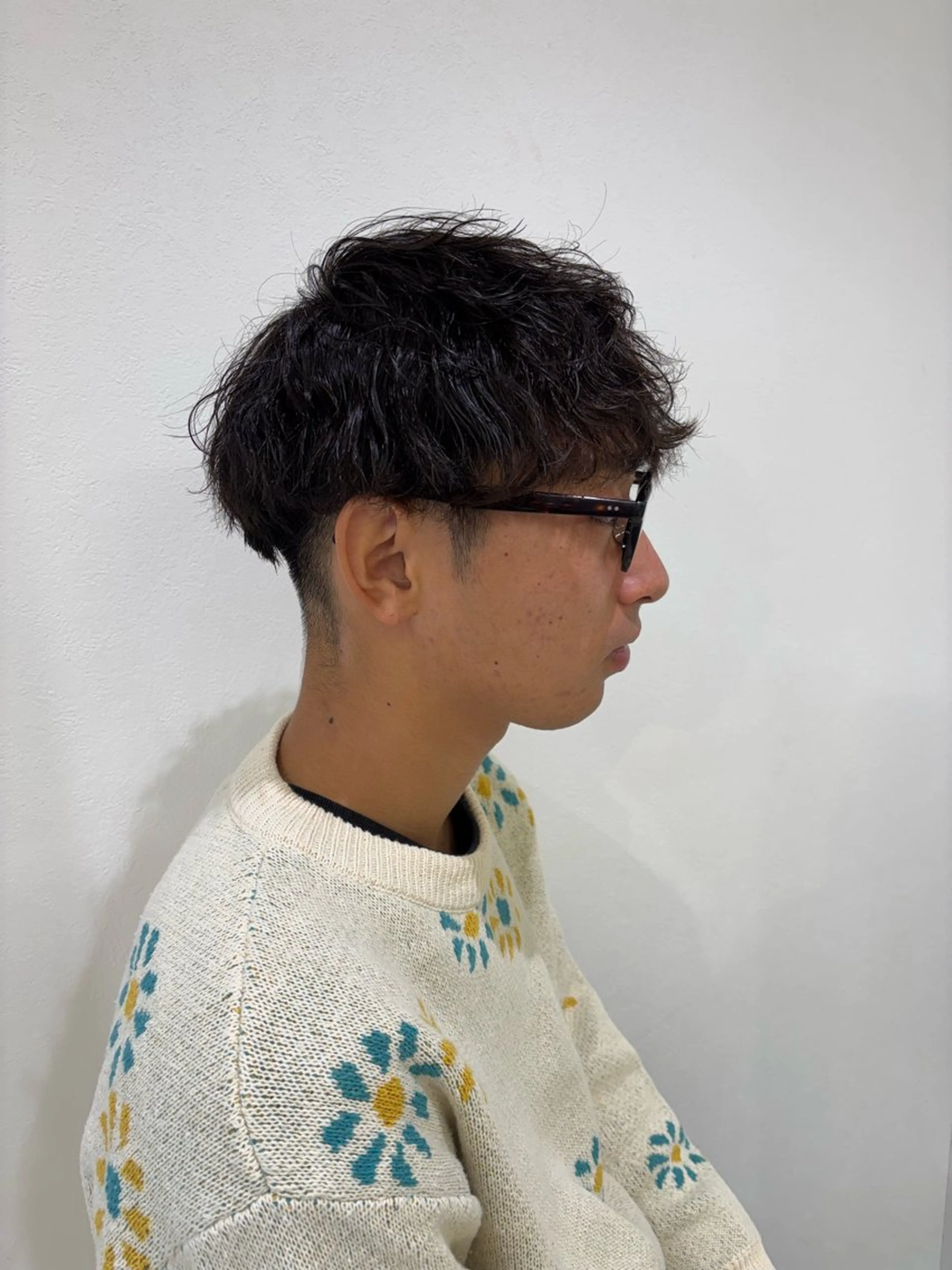 パーマ メンズ ビジネス メンズパーマ スペインカール 波巻きパーマ ニュアンスパーマ カット パーマ ニュアンスパーマ/ フェザー/マッシュのヘアスタイル