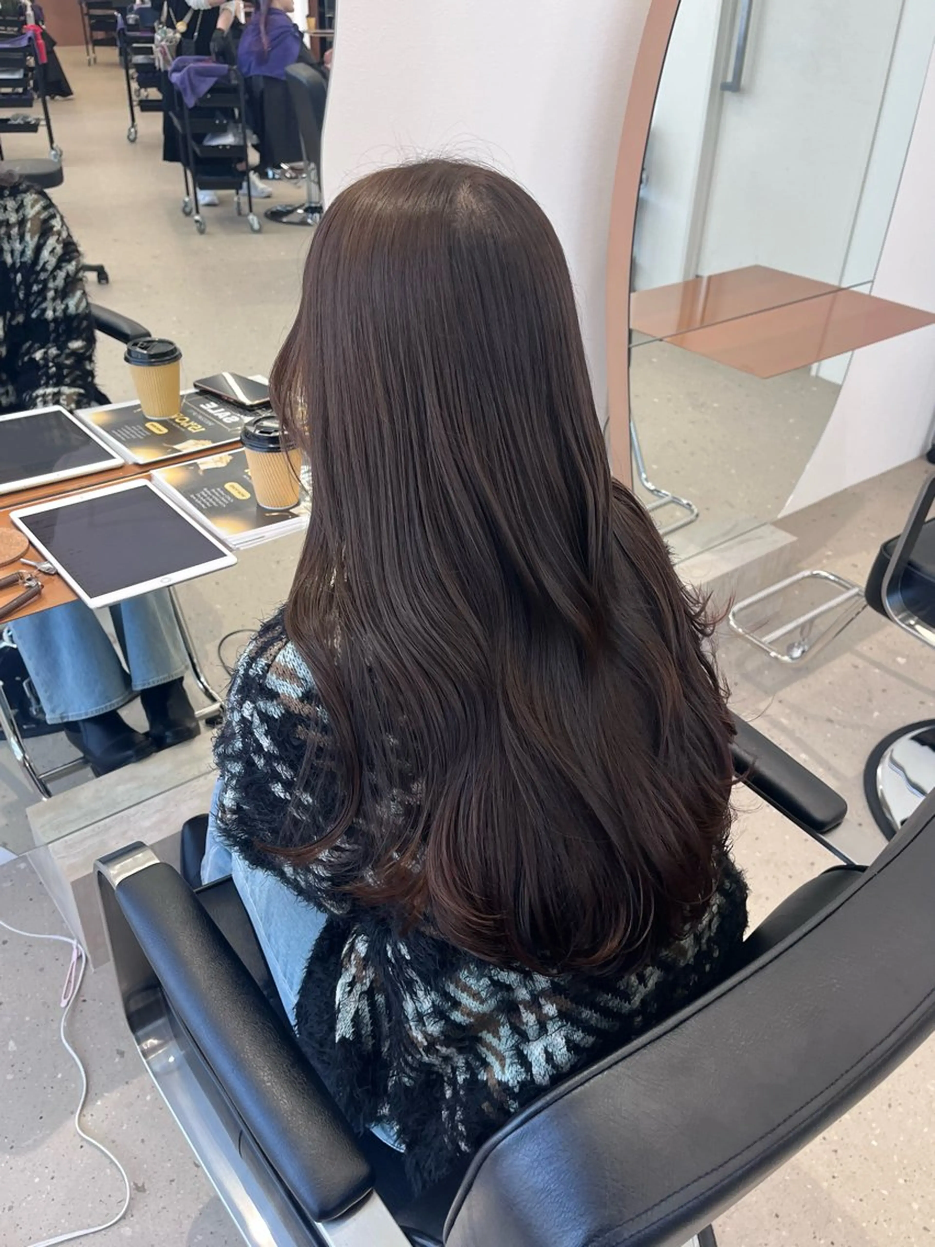 ロング カラー 吉田 美優のヘアスタイル