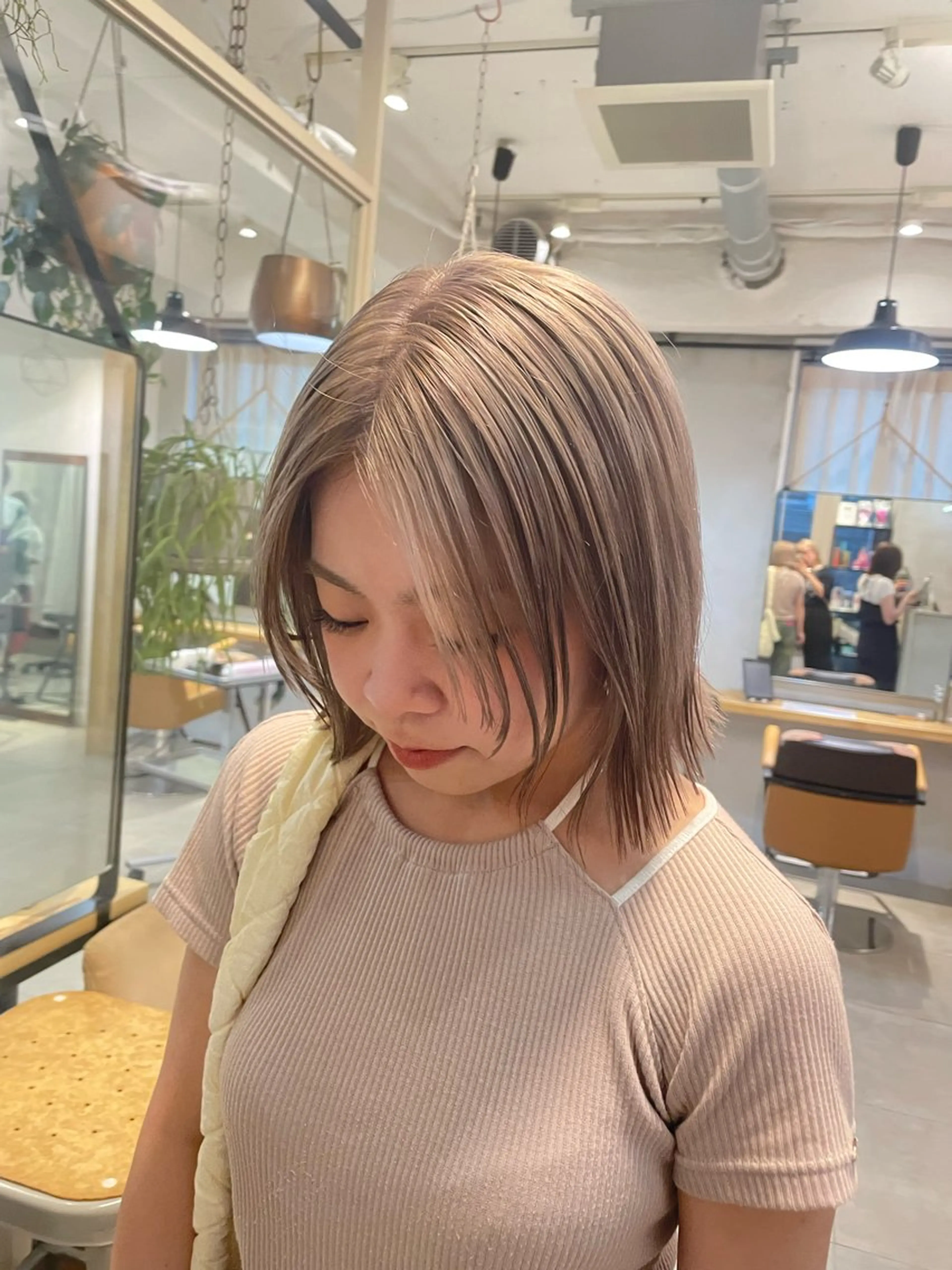 ショート カラー ミルクティー× グレージュMOMOのヘアスタイル