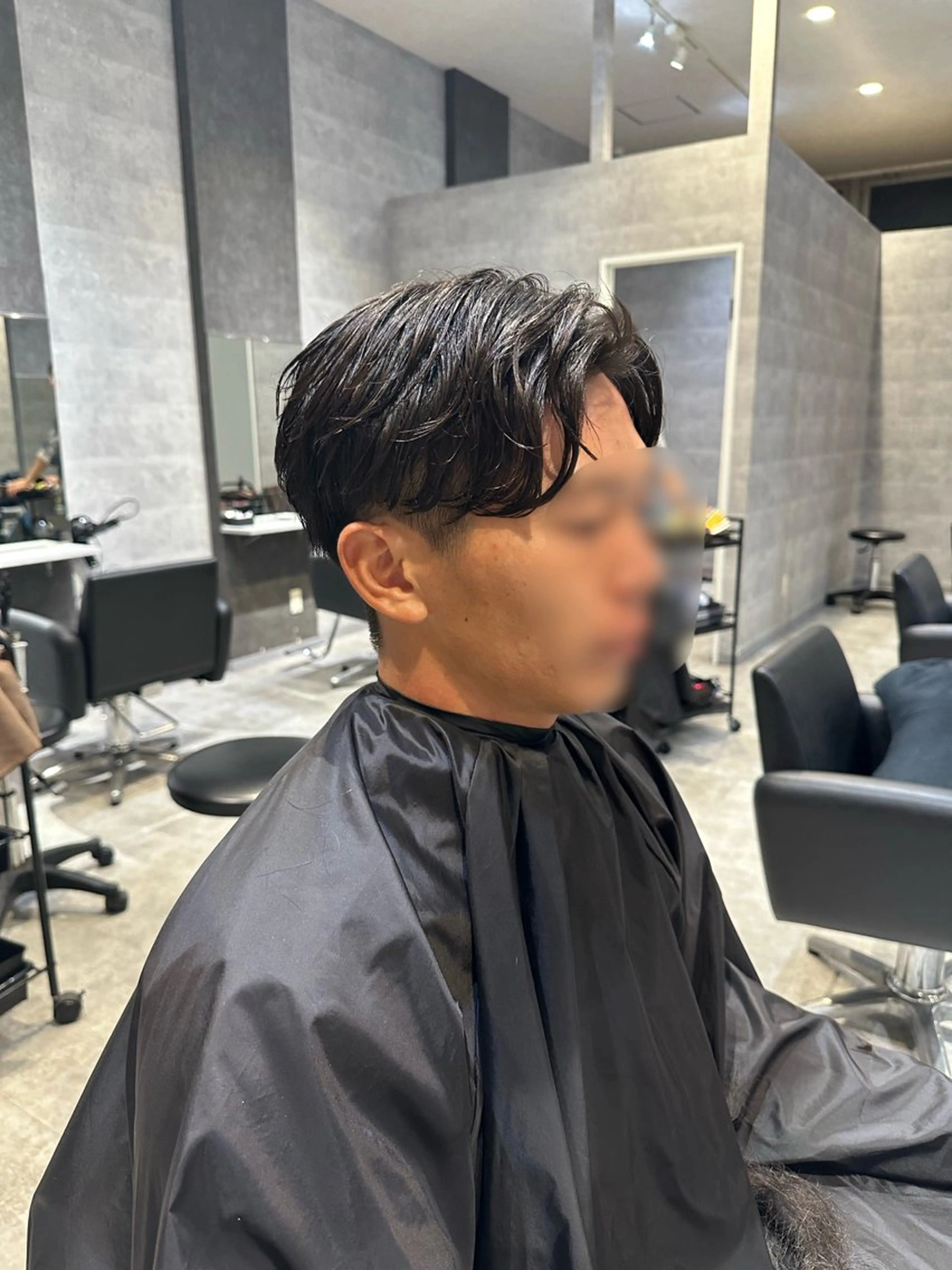 ショート メンズ センターパート 刈り上げ カット _WHITE /藤田唯生のヘアスタイル