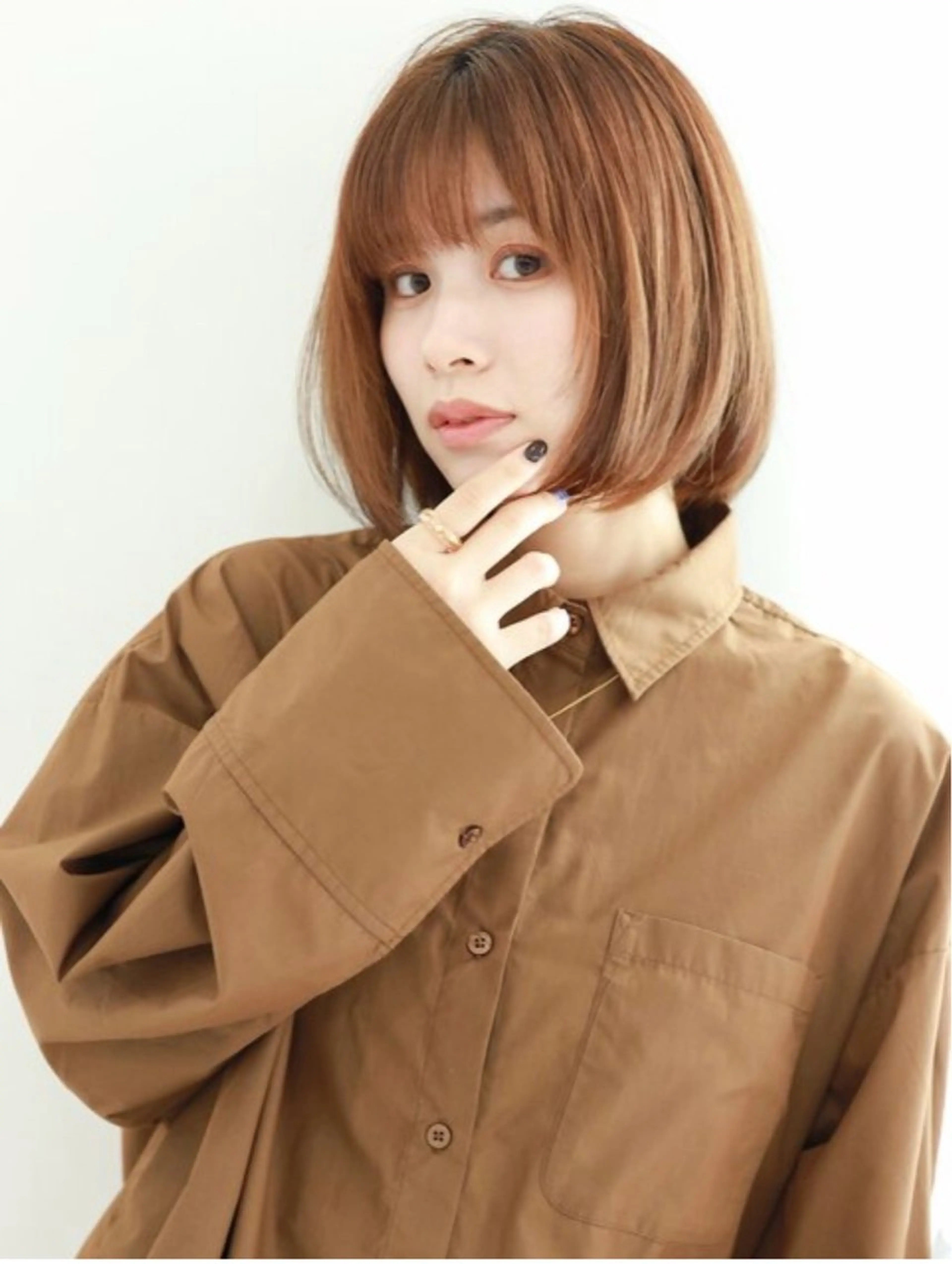 ミディアム カラー 八尋 悠希のヘアスタイル
