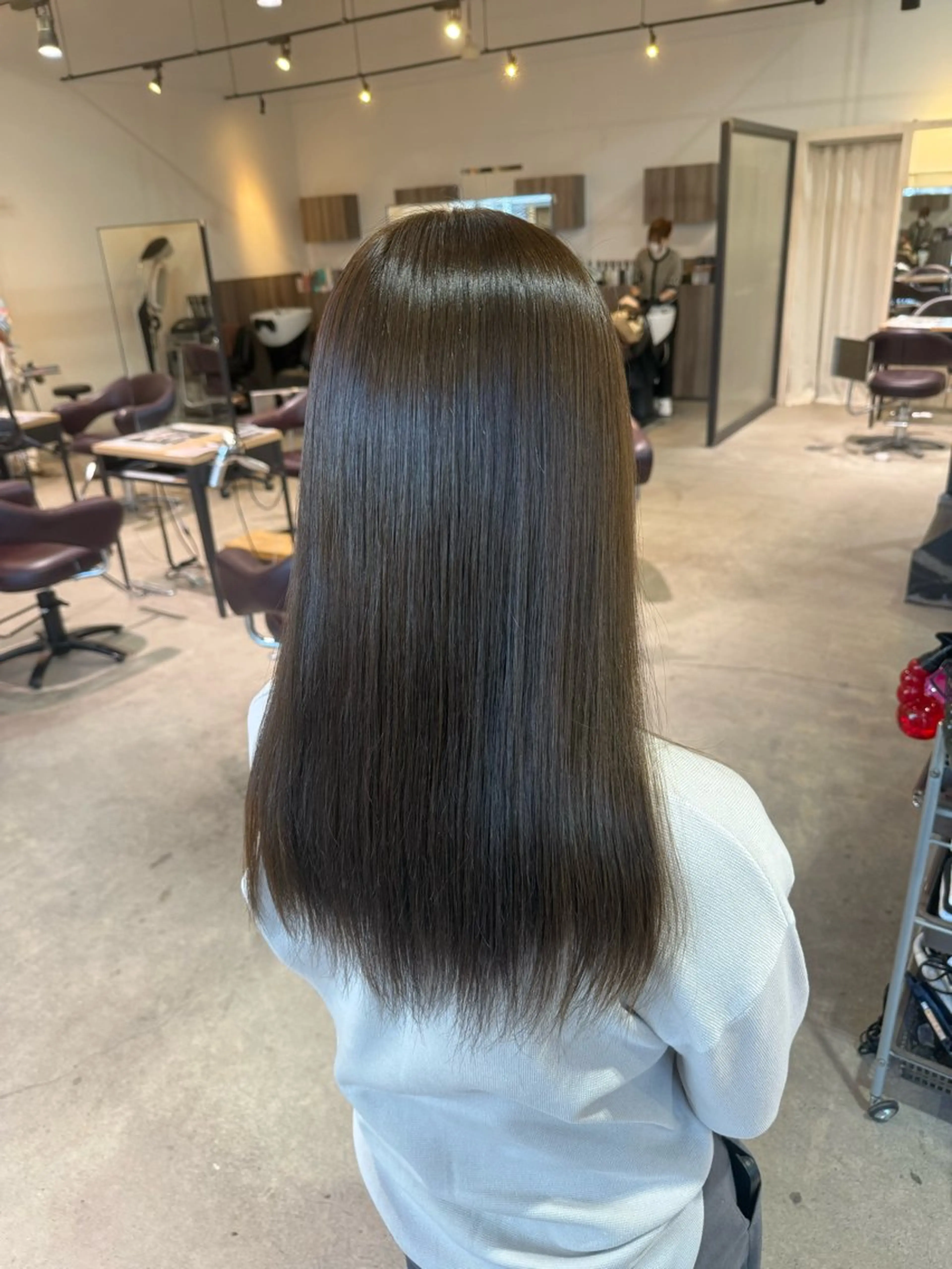 ロング カラー ベージュカラー 透明感カラー オリーブベージュ オリーブカラー 片山 実莉のヘアスタイル