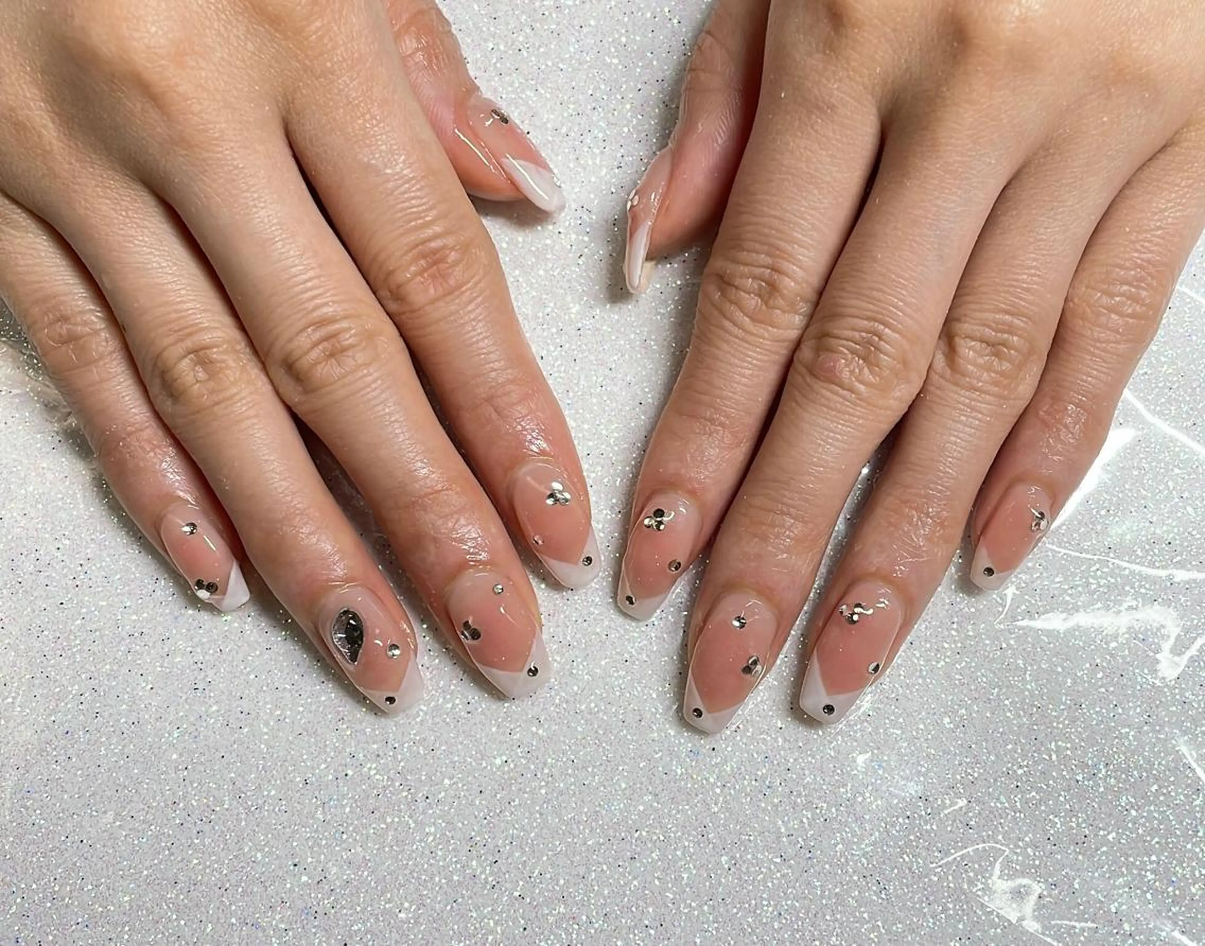 ネイル ハンドネイル VIERU 🌈🎀💖のネイルデザイン