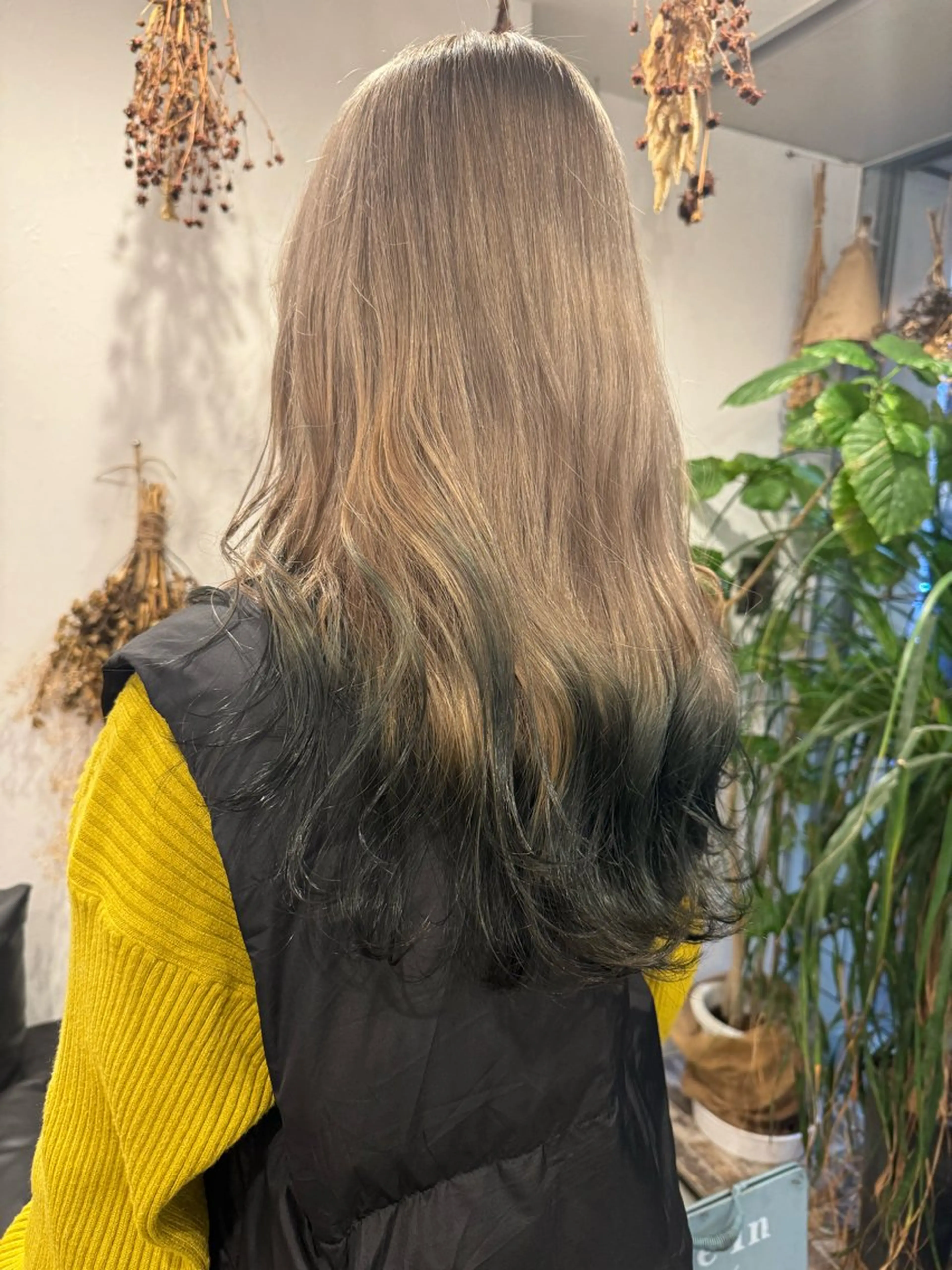 ロング カラー ベージュカラー ブリーチ グラデーションカラー ミルクティーベージュ ヘアカラー m ā l o.🌷 サカモトマイコのヘアスタイル