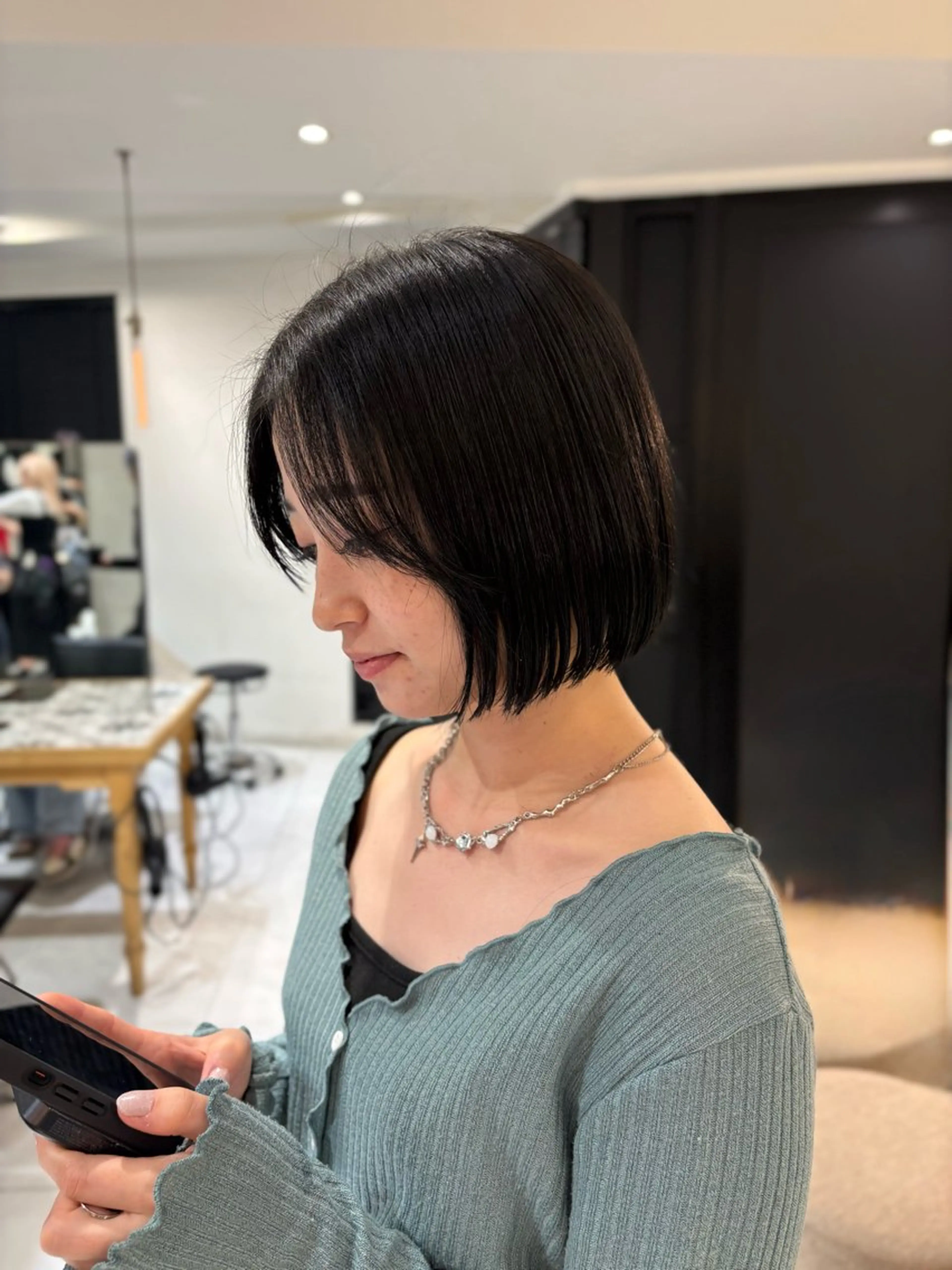 ミディアム カラー 黒髪 ブルーカラー ブルーブラック ボブ カット ヘアカラー トリートメント ヘッドスパ ヘアセット 垢抜け/レイヤー /艶カラー🪼風香のヘアスタイル