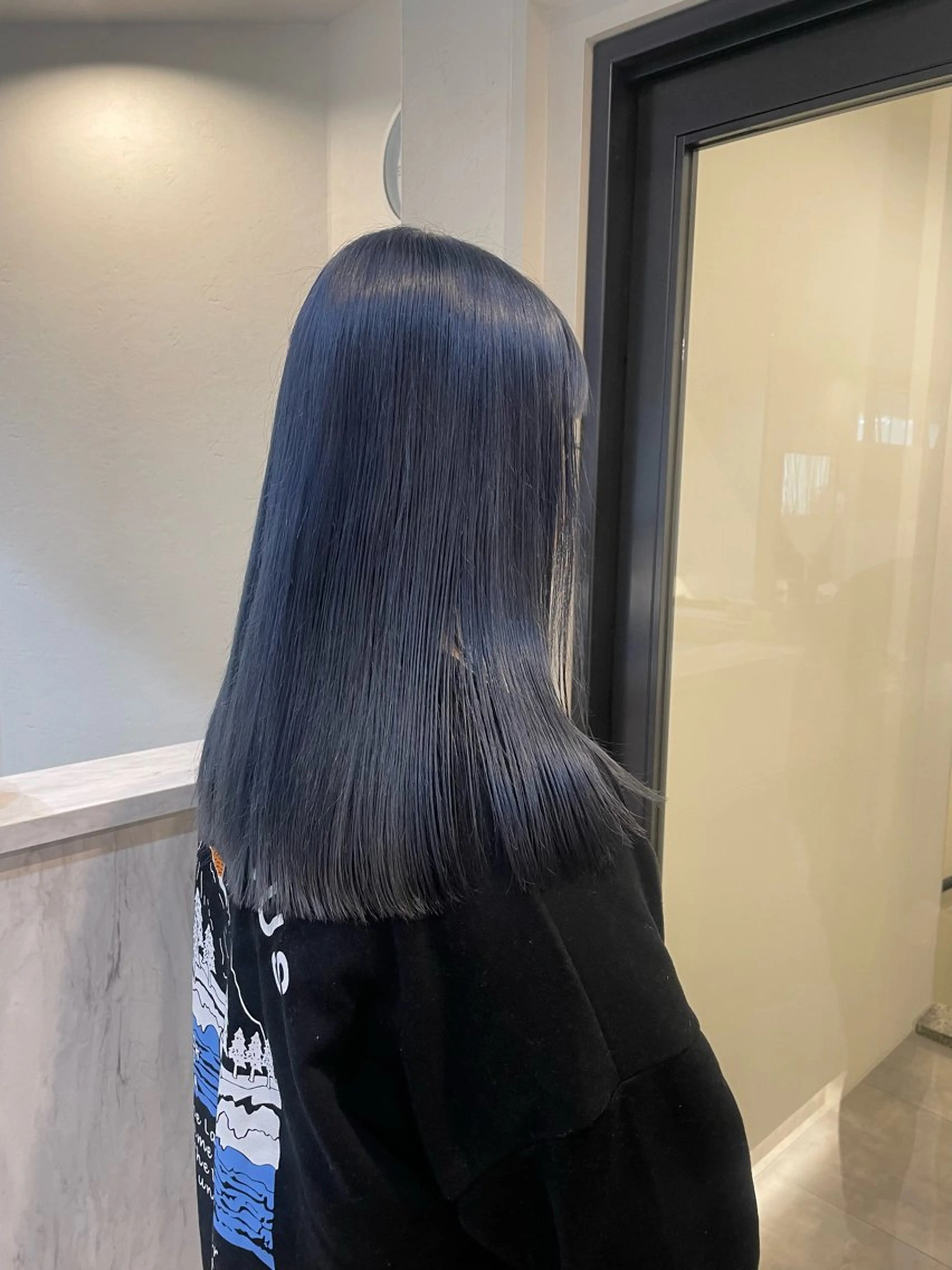 セミロング カラー ブリーチ ブルーカラー ブルーラベンダー ラベンダーカラー ヘアカラー 渋谷 留菜のヘアスタイル