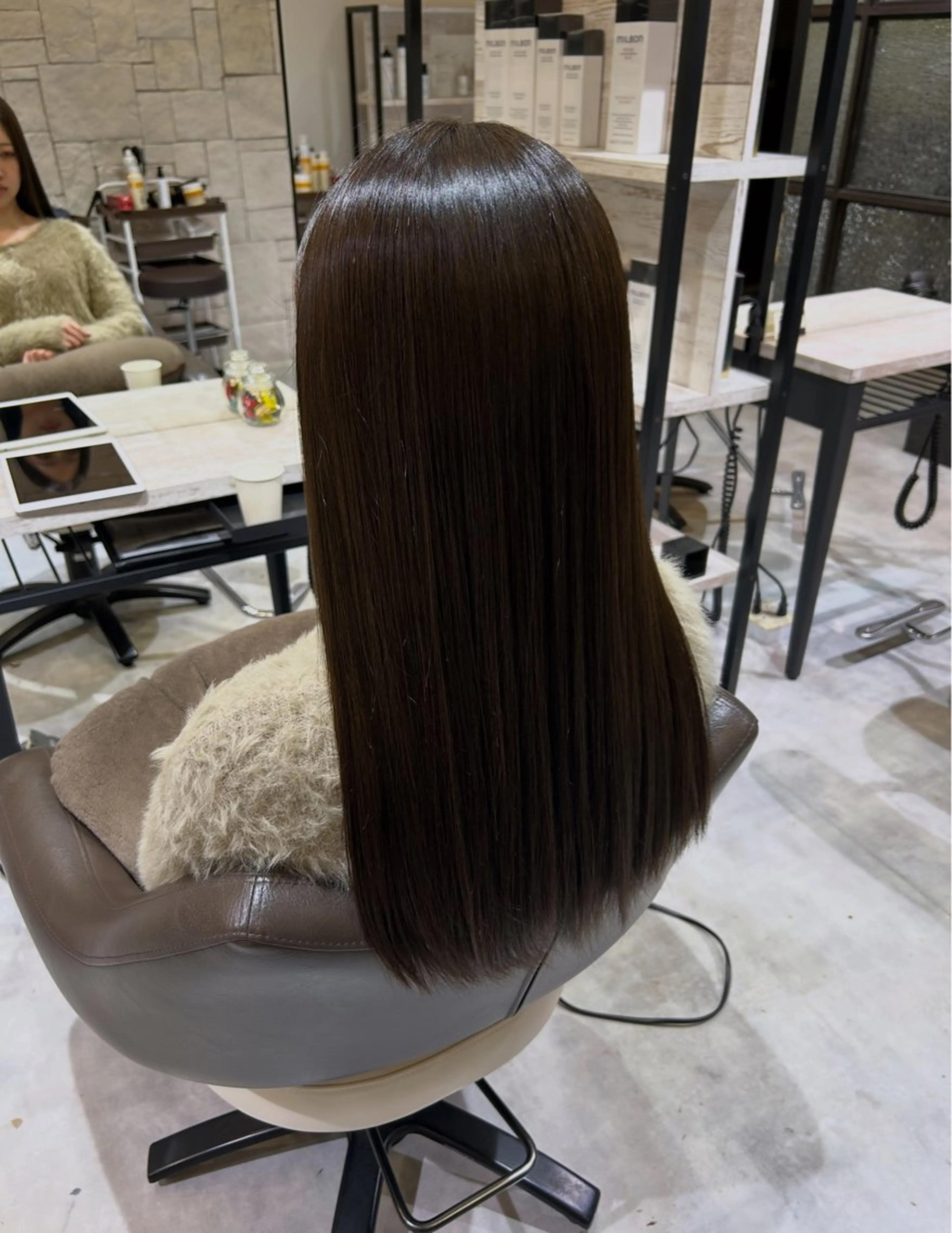 ロング カラー ブラウンカラー オリーブブラウン ヘアカラー トリートメント 小出 彩水のヘアスタイル