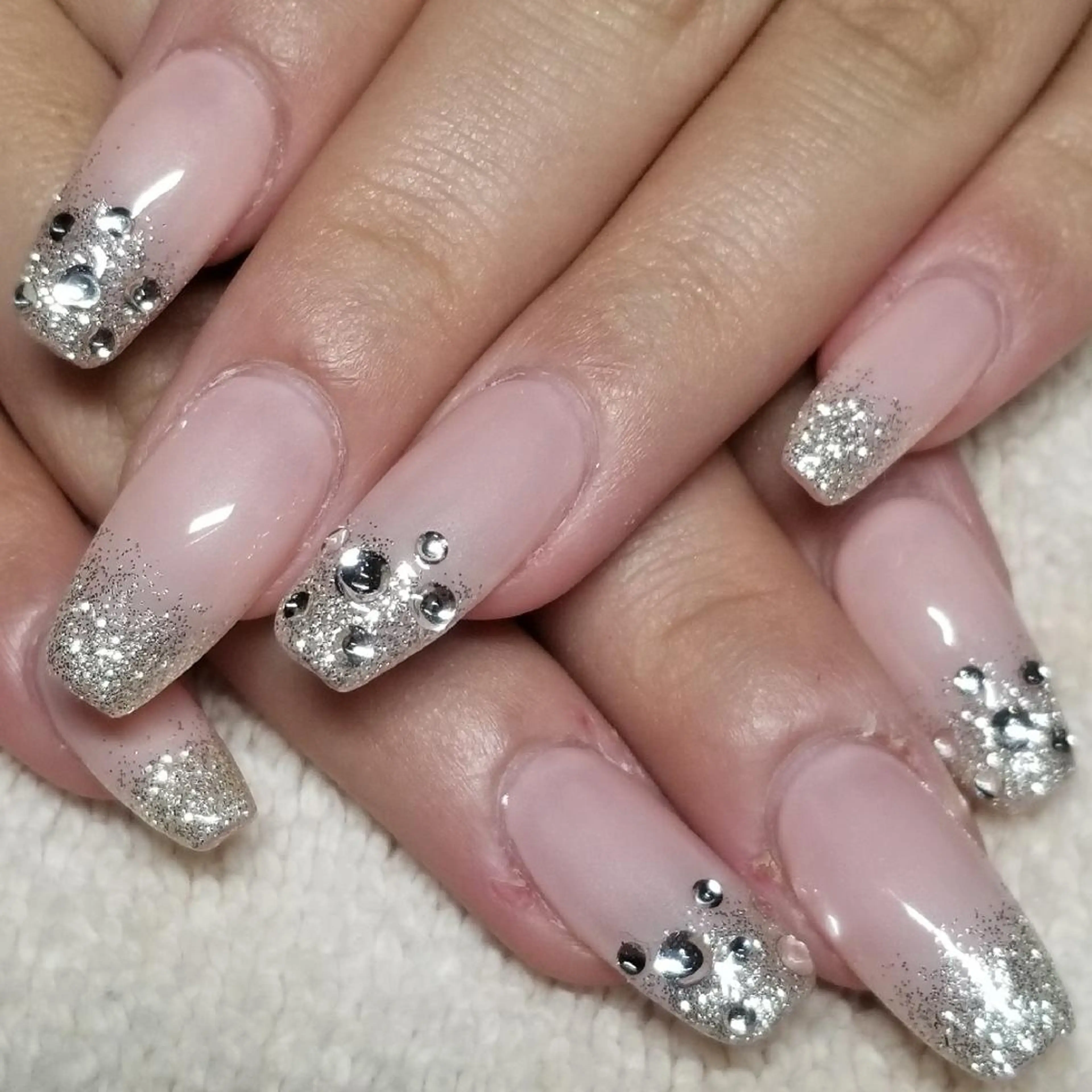 ネイル グラデーション ラメ(グリッター) スカルプネイル シルバー ストーンネイル ハンドネイル よしだ ひろきのネイルデザイン
