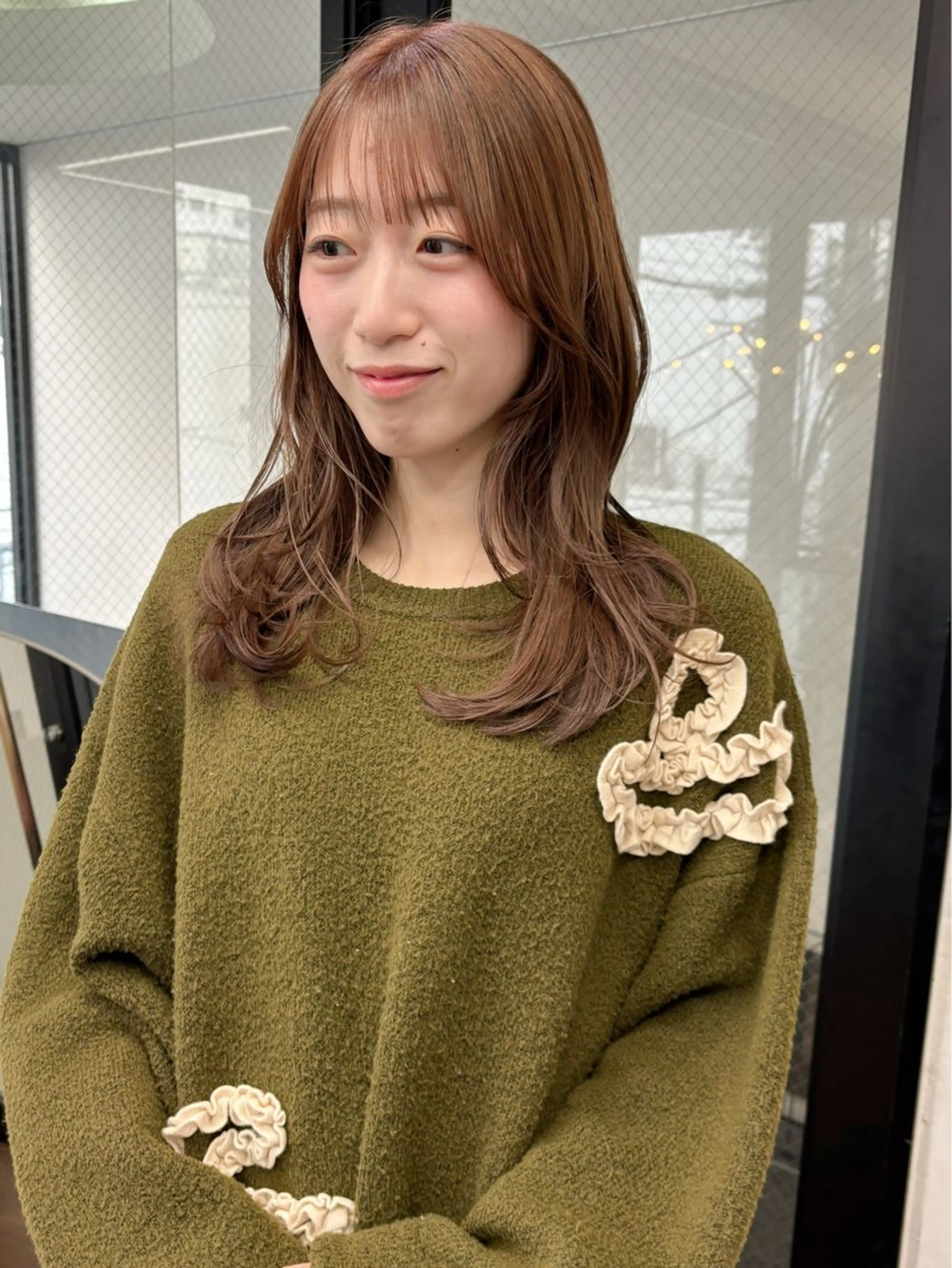 ミディアム ミディアムレイヤー レイヤーカット 柔らかストレートと ツヤカラー/和田陽向のヘアスタイル