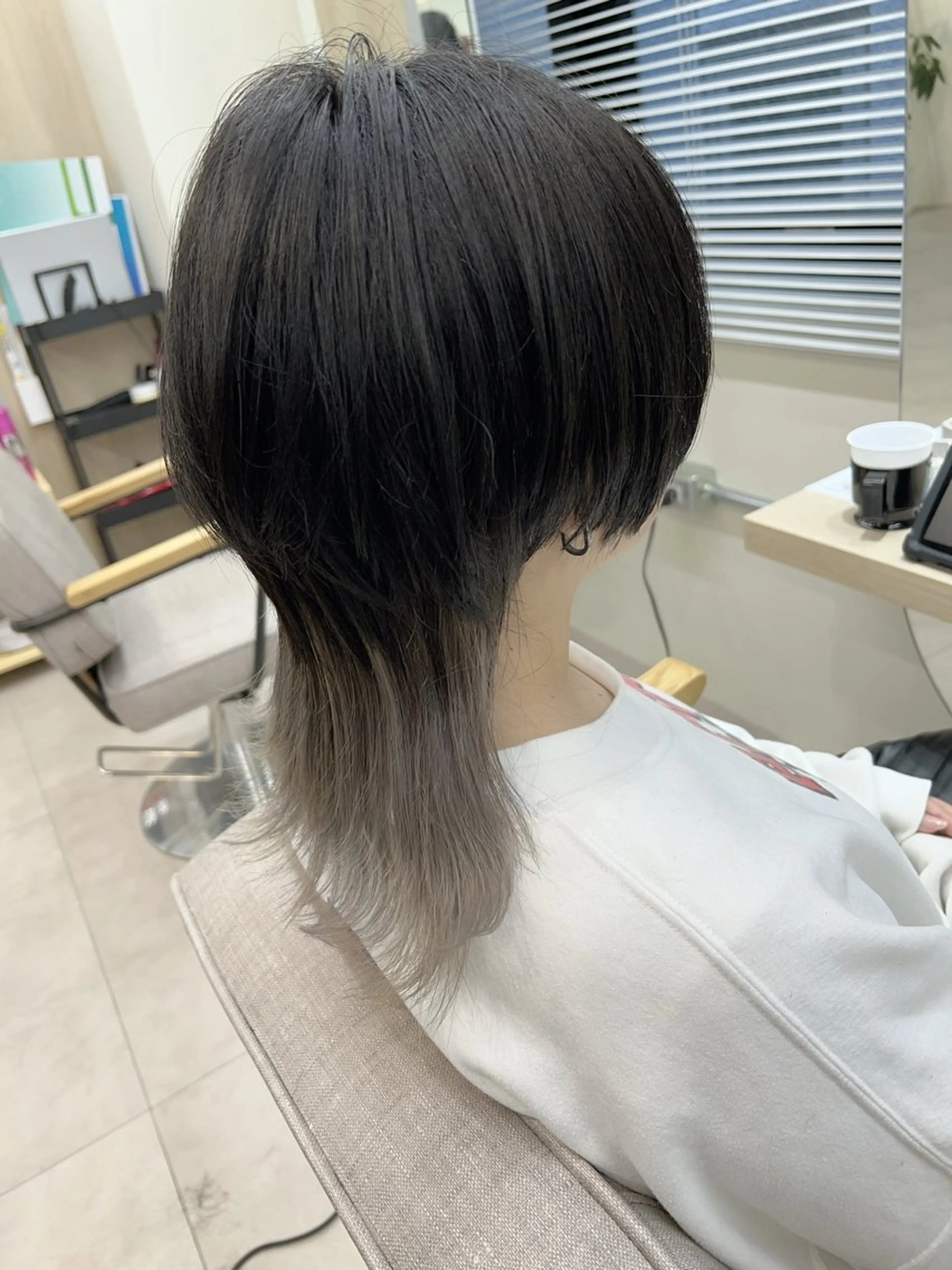 ミディアム カラー シルバー メンズ レイヤー ウルフ 弓木啓輔のヘアスタイル