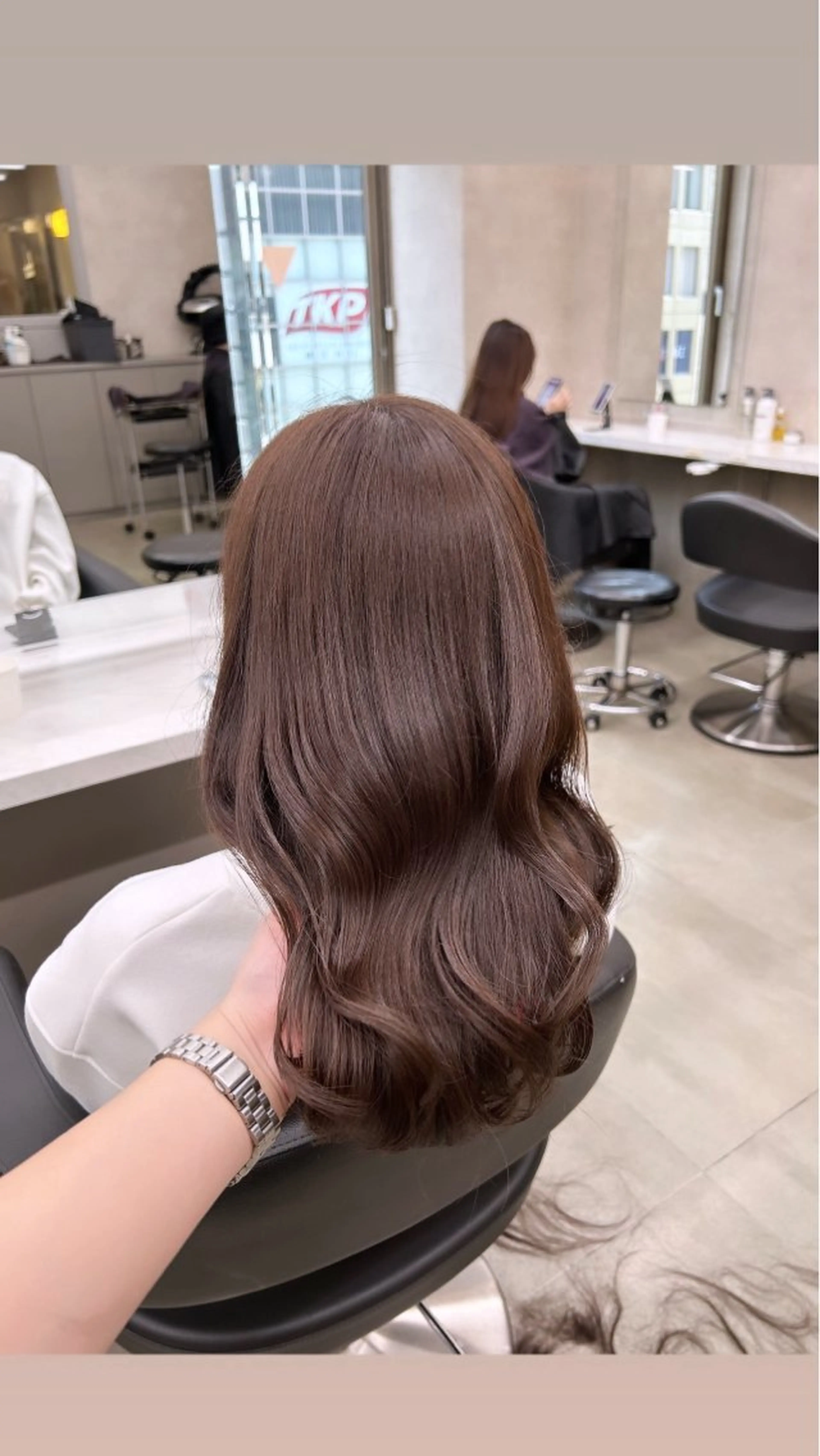 カラー ヘアカラー 透明感ベージュ🤎 ナチュラルレイヤーのヘアスタイル