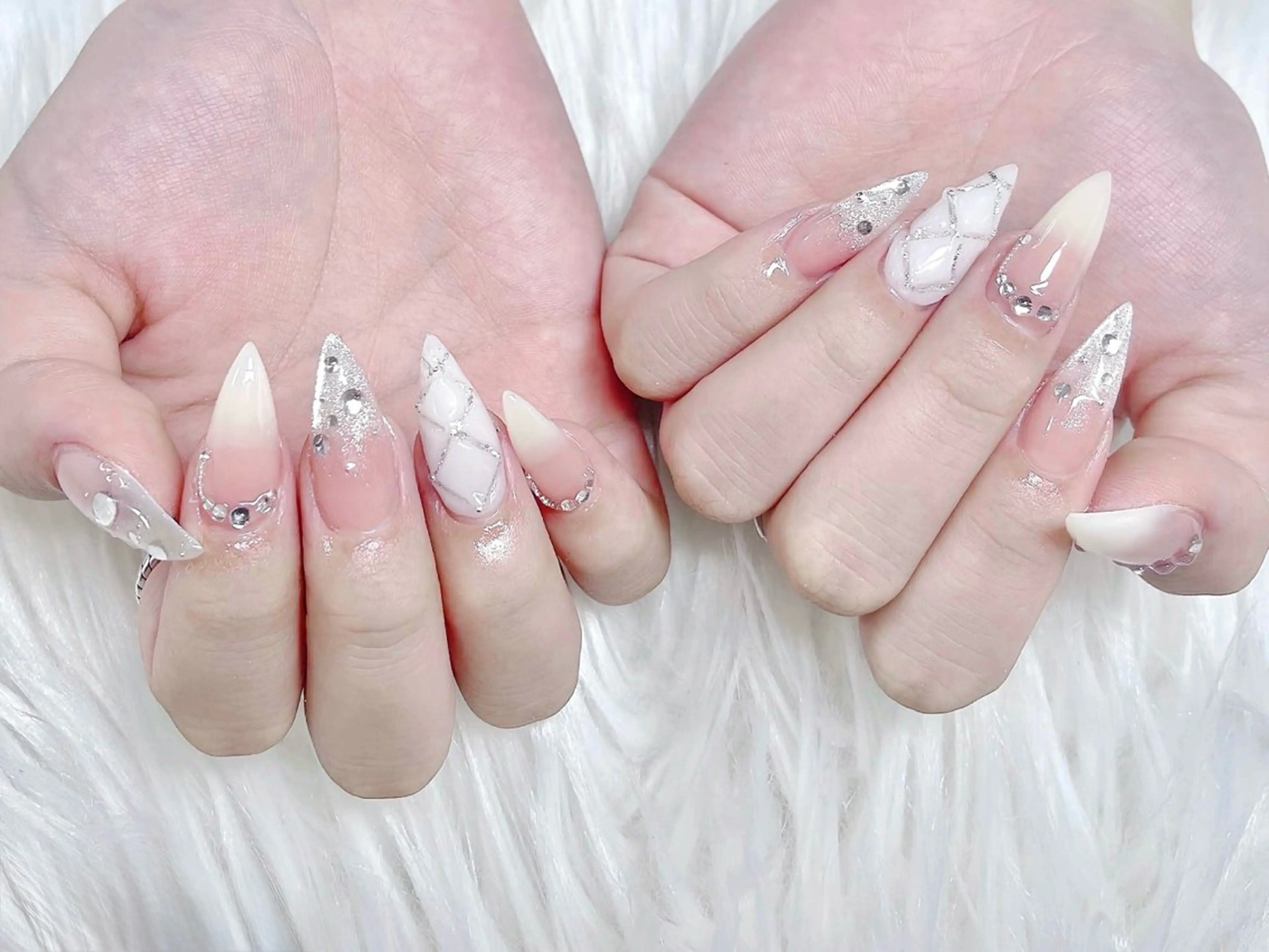 ネイル フットネイル ジェルネイル 韓国ネイル マグネットネイル 持ち込み ハンドネイル AKIKO ネイルサロンのネイルデザイン