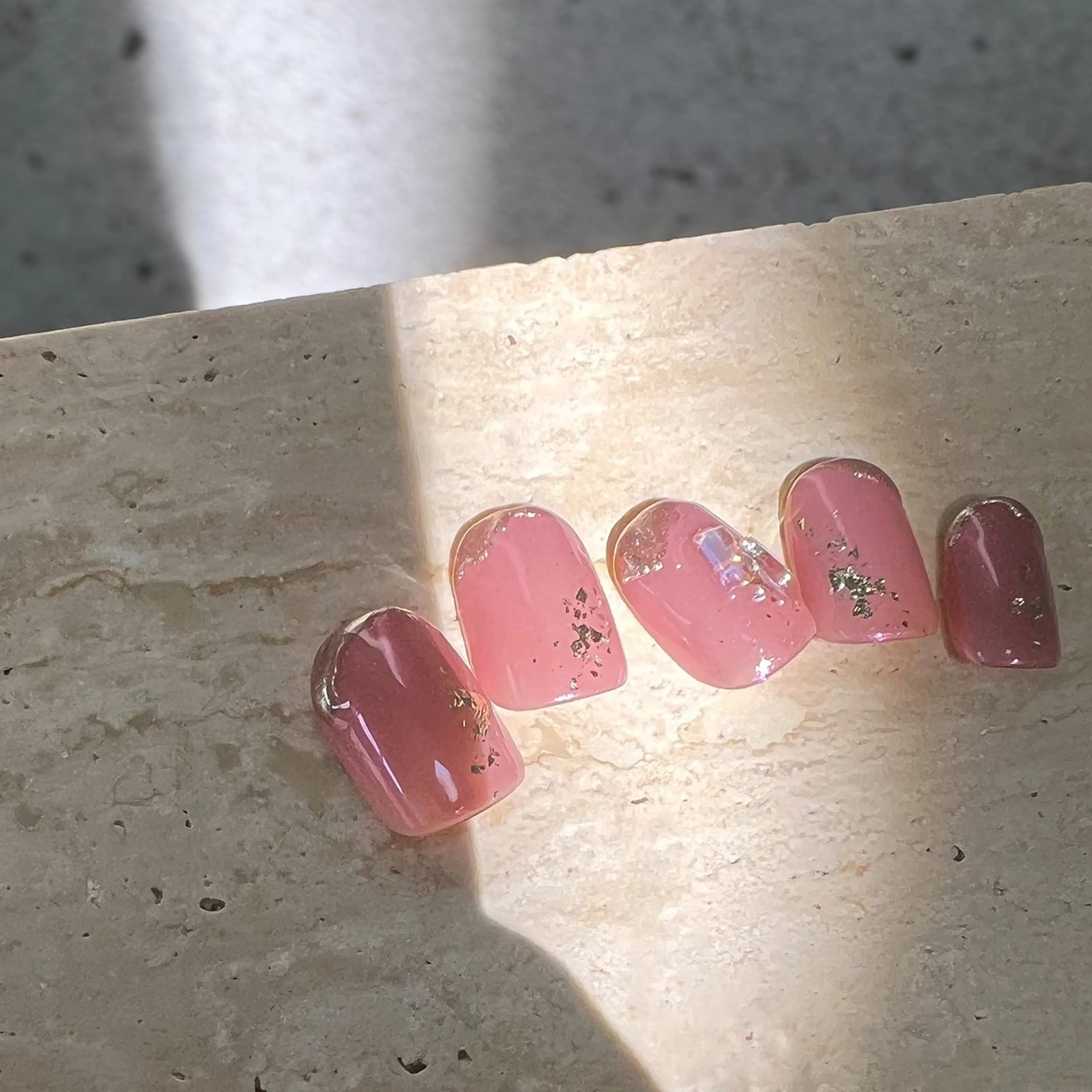 ネイル オーロラネイル フレンチネイル ゴールド ミラーネイル ニュアンスネイル ハンドネイル pointillé .ayaのネイルデザイン