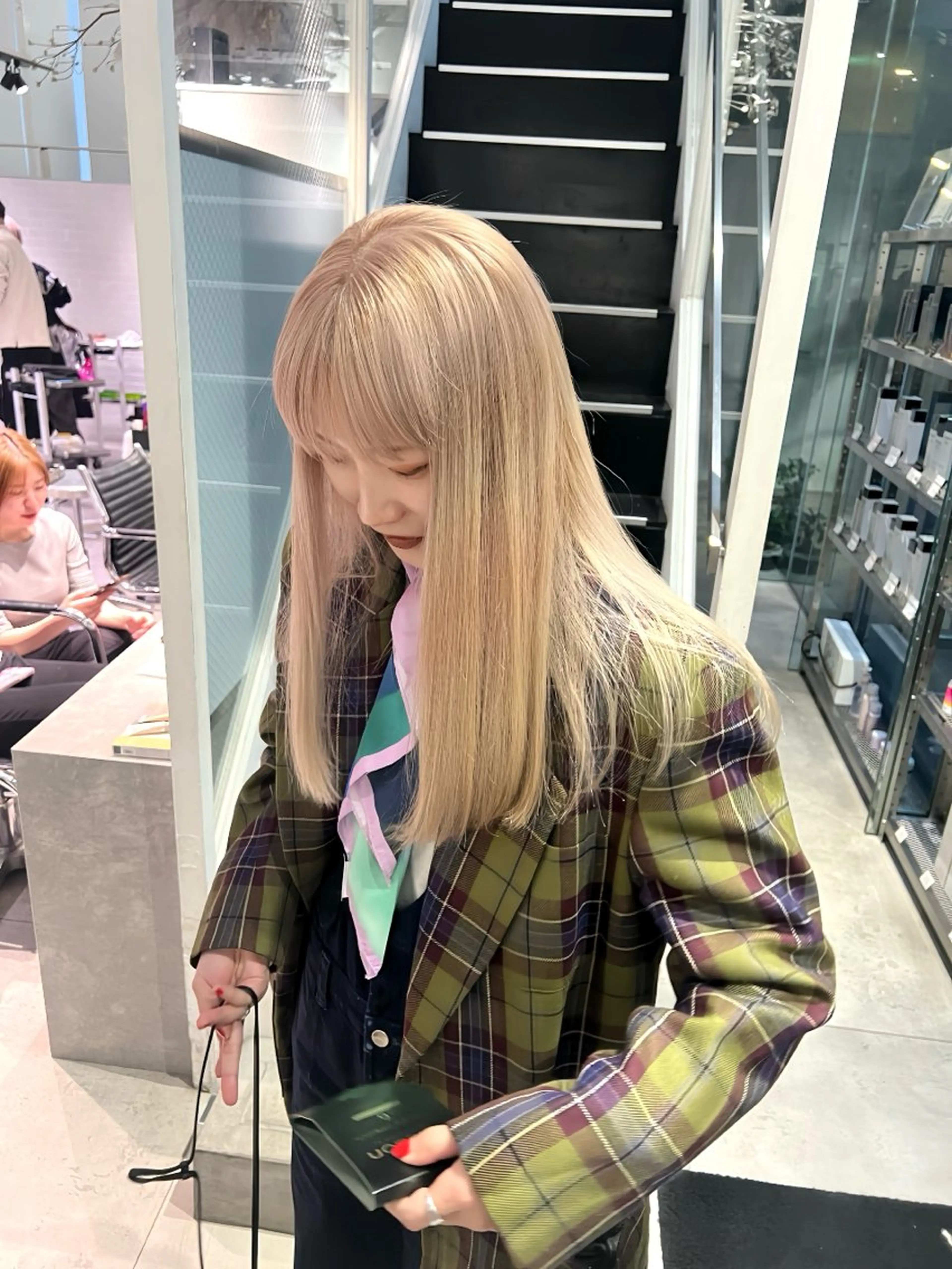 ロング カラー ブリーチ ブロンド ホワイトブロンド CHERIEブリーチ ダブルカラー　天神のヘアスタイル