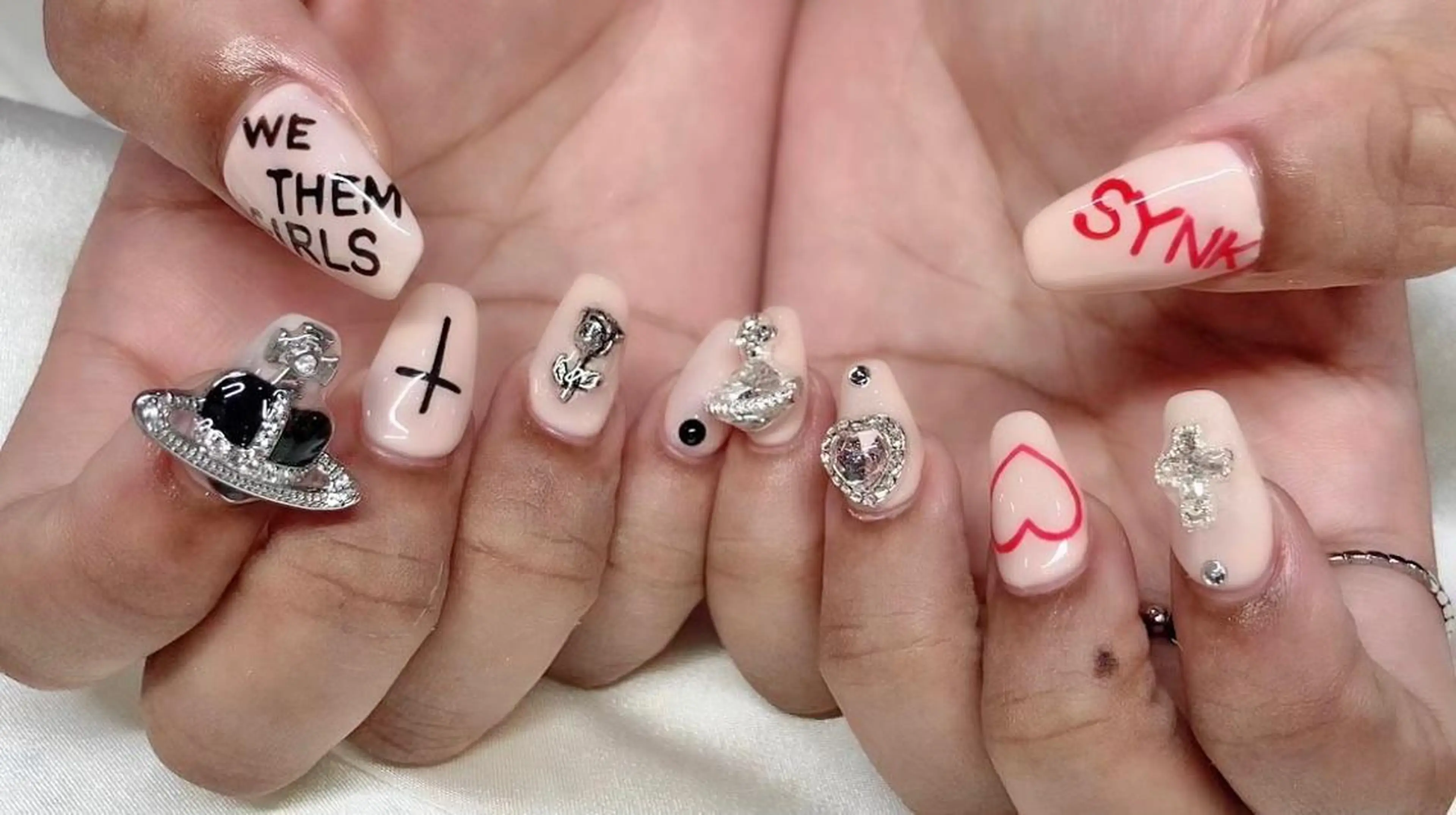 ネイル マツエク・マツパ アイブロウ 韓国風マツエク パリジェンヌラッシュリフト まつげパーマ ワンホンマツエク 長さ出し ハンドネイル Nail&eye Belire 新宿のネイルデザイン