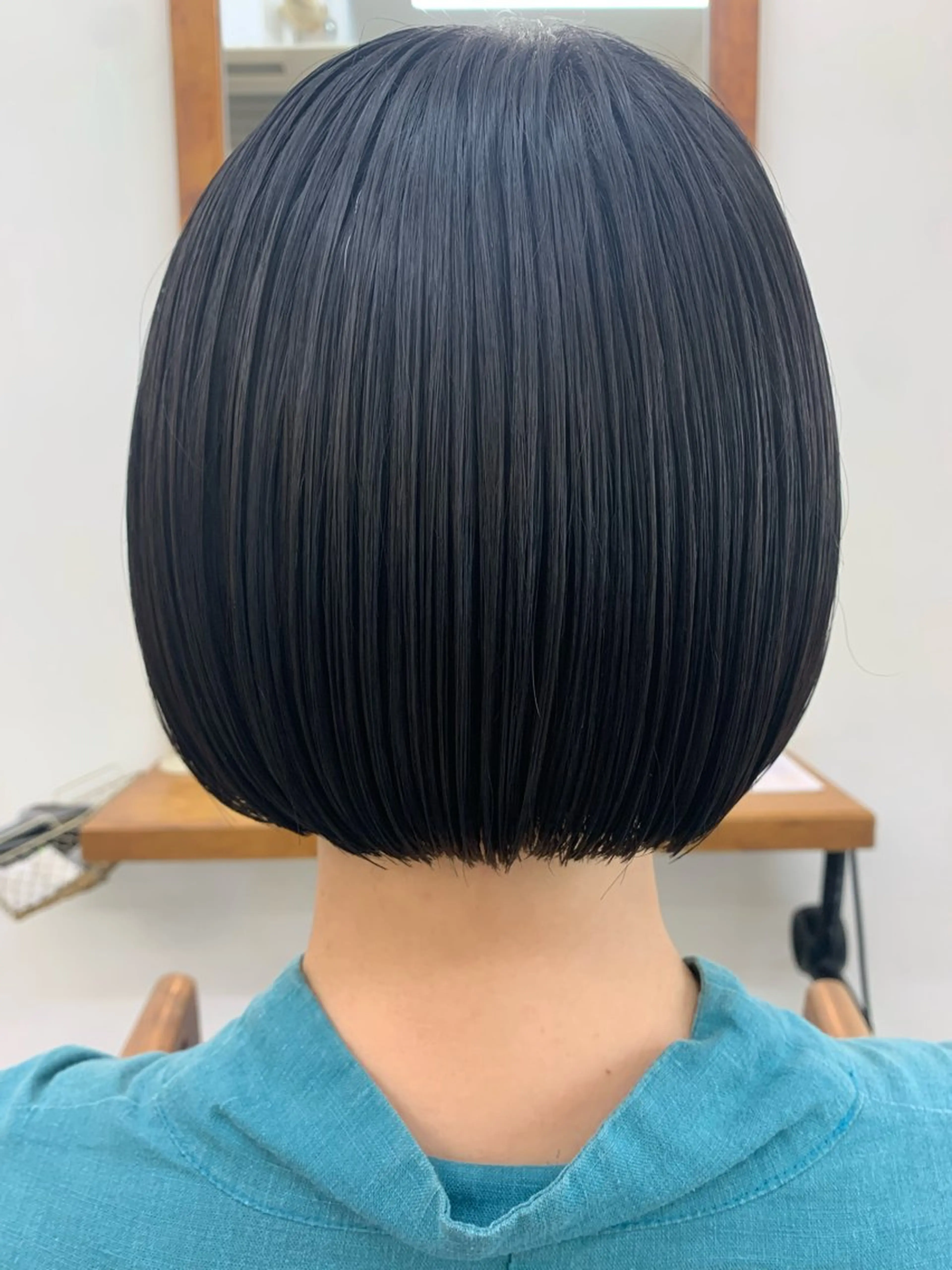 ショート ストレート／Wカラー 星野光咲のヘアスタイル