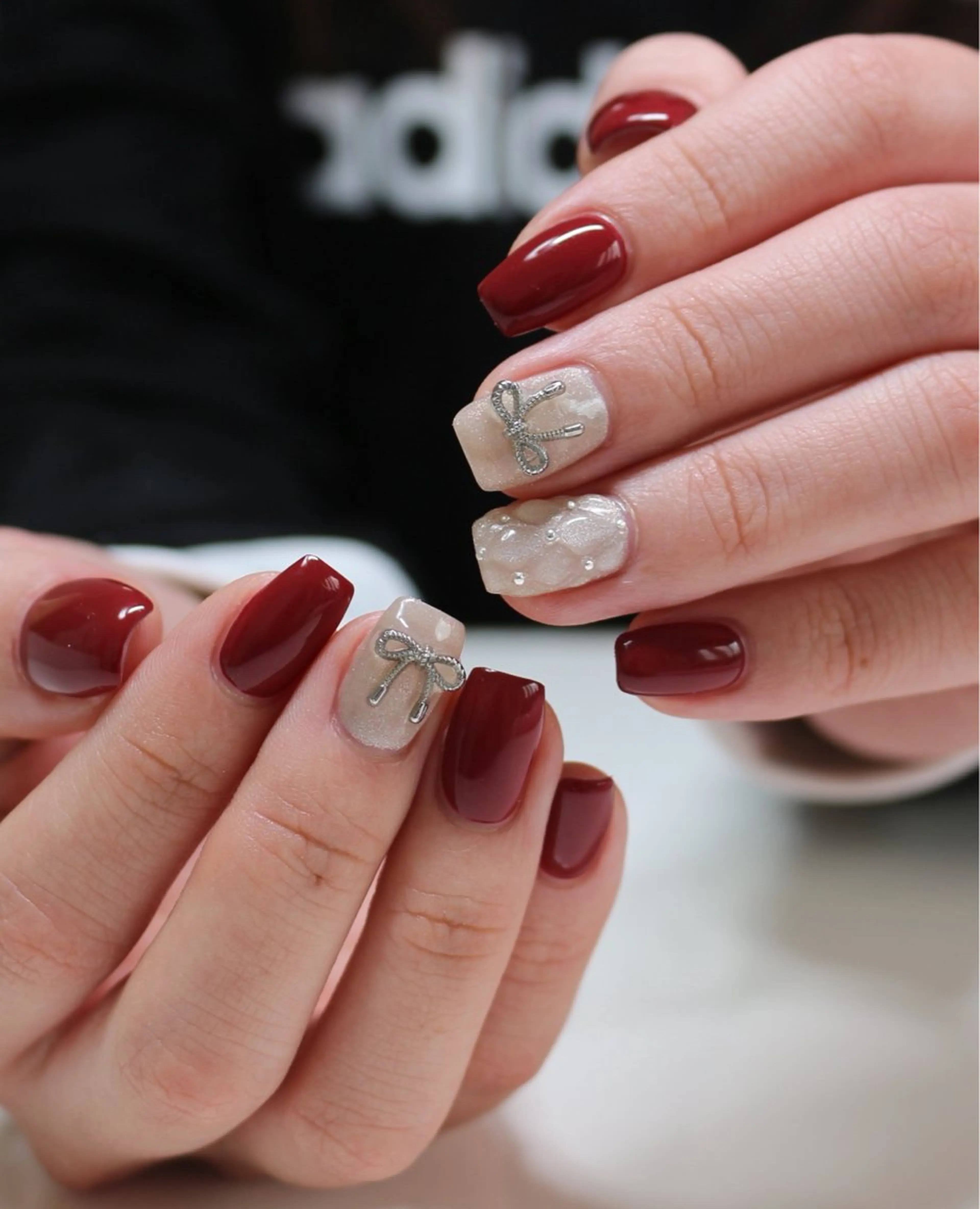 ネイル 赤色 リボン ワンホンネイル ハンドネイル Baku Nailsのネイルデザイン