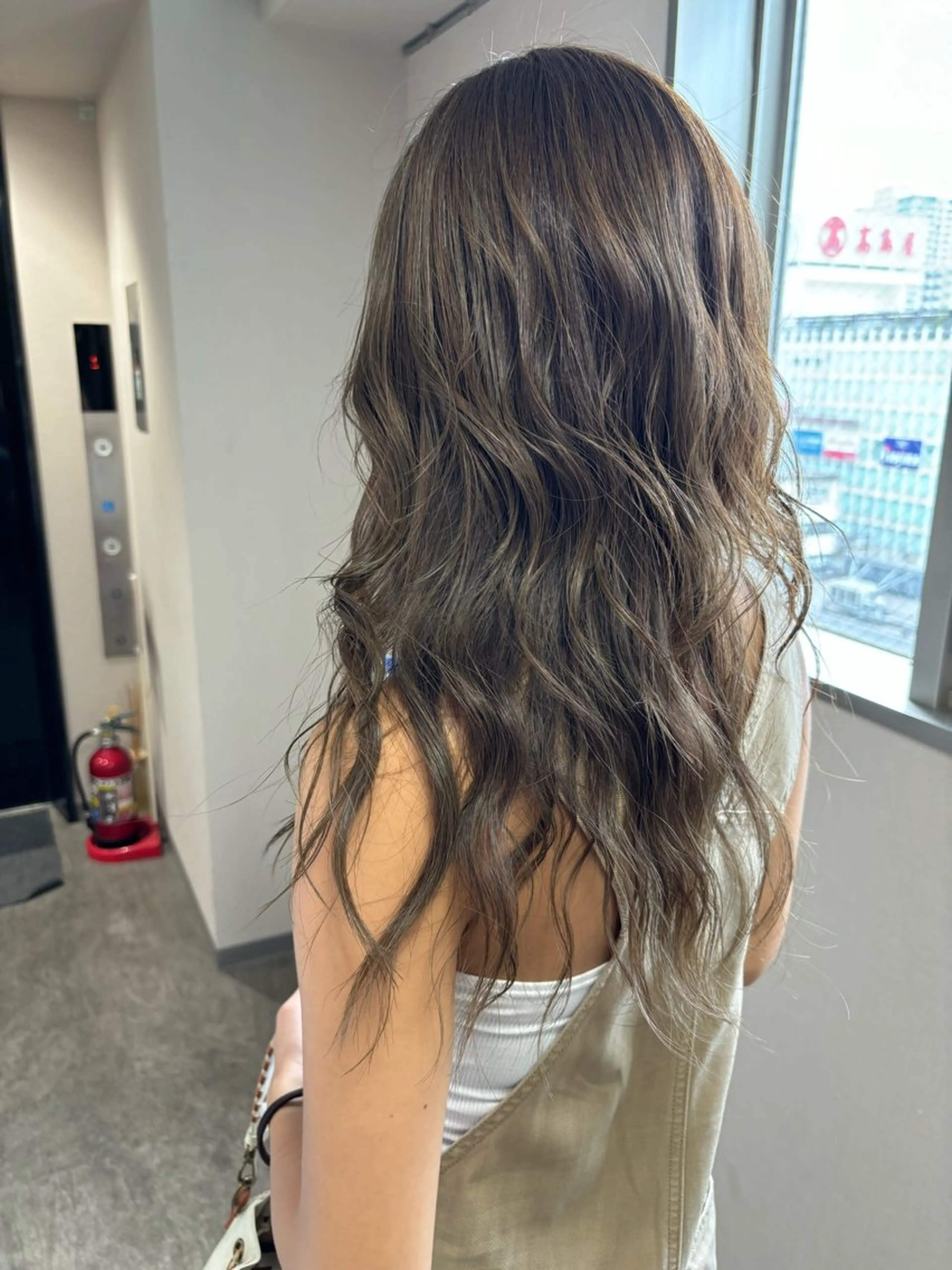 ロング カラー ベージュカラー オリーブベージュ ヘアカラー トリートメント 松井那津子 /ハイライトブリーチのヘアスタイル