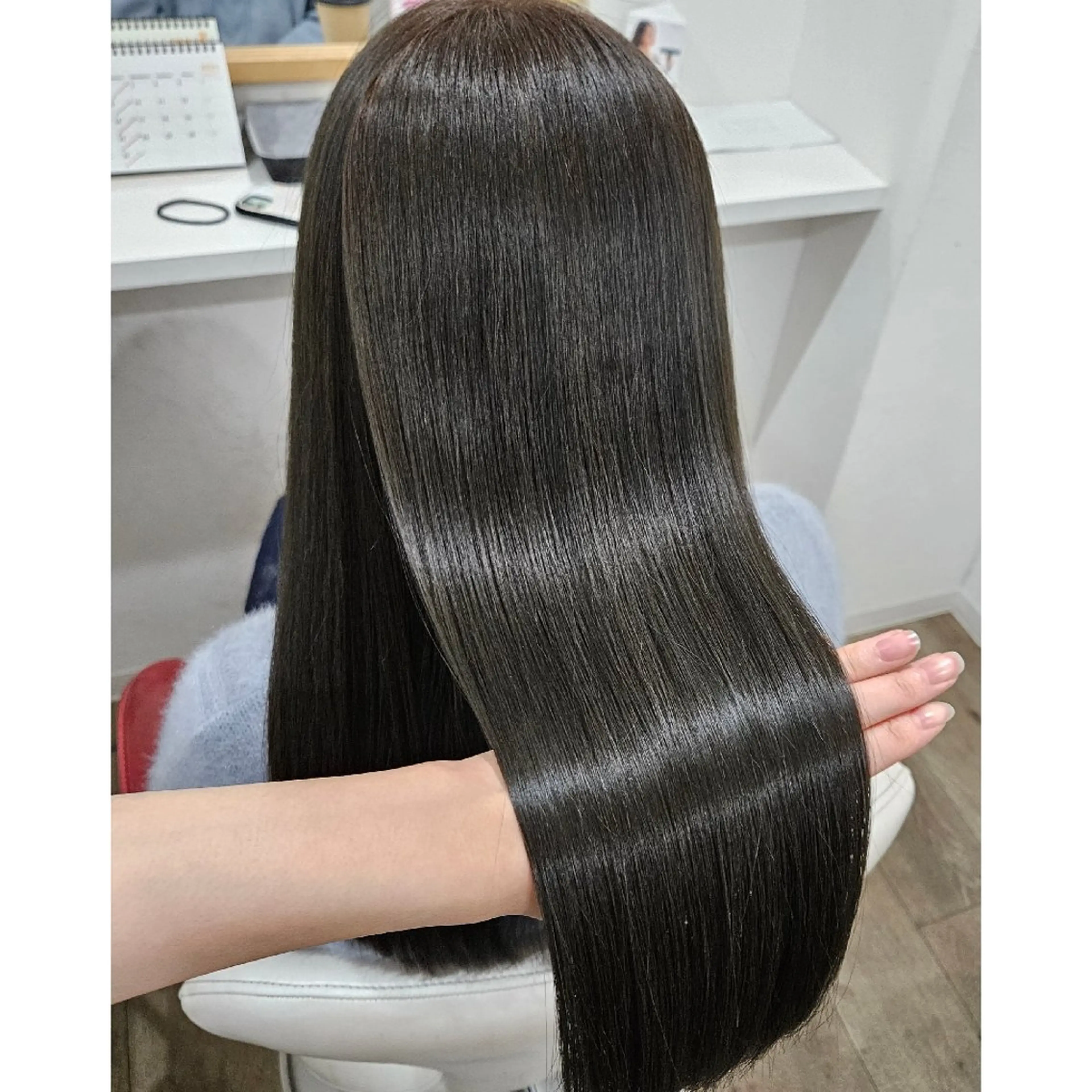 ロング カラー ベージュカラー 透明感カラー オリーブベージュ オレンジ 髪質改善 髪質改善サロン🍃 AIRI のヘアスタイル