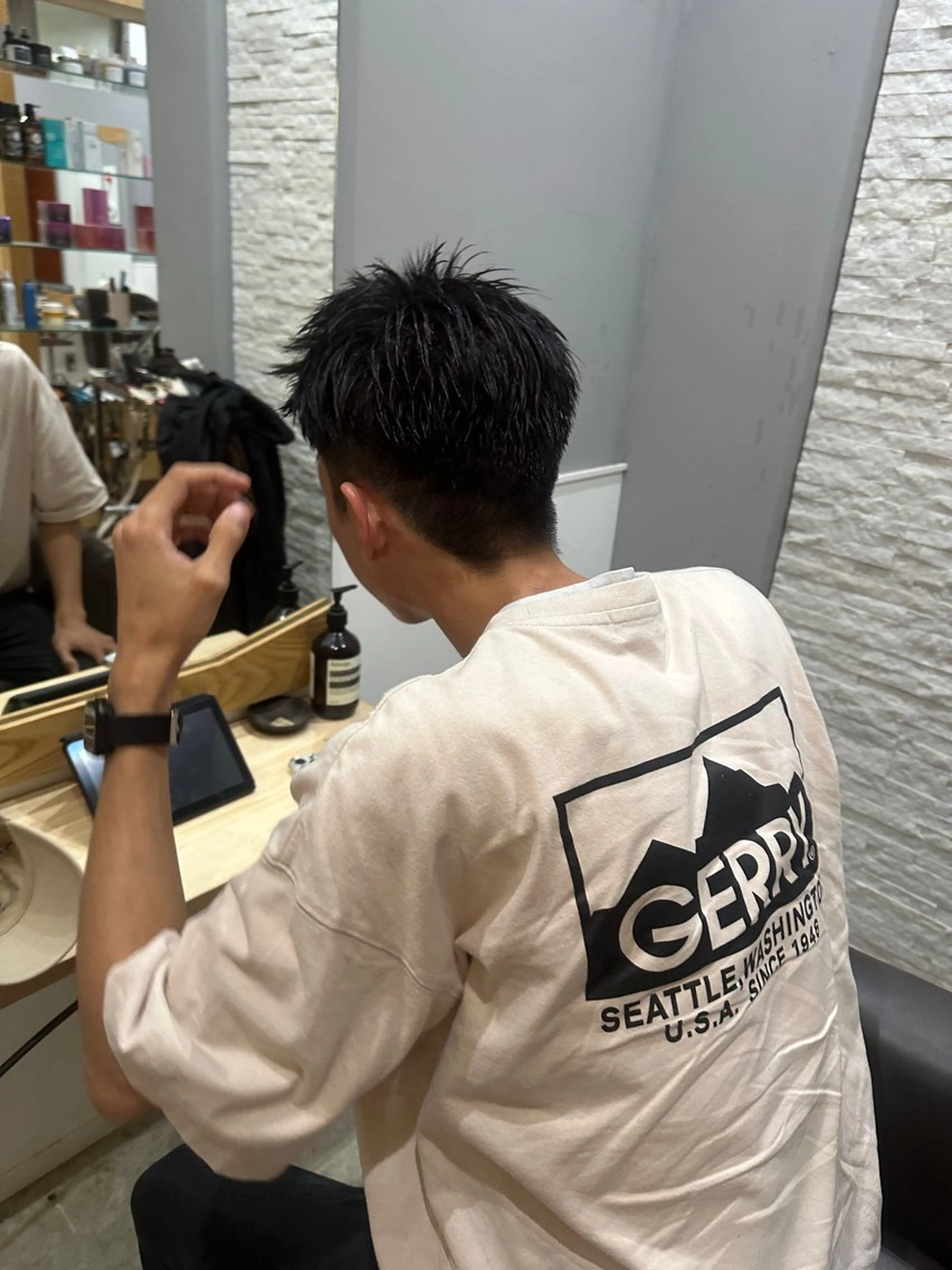 ミディアム カット miloc MOMOKAのヘアスタイル