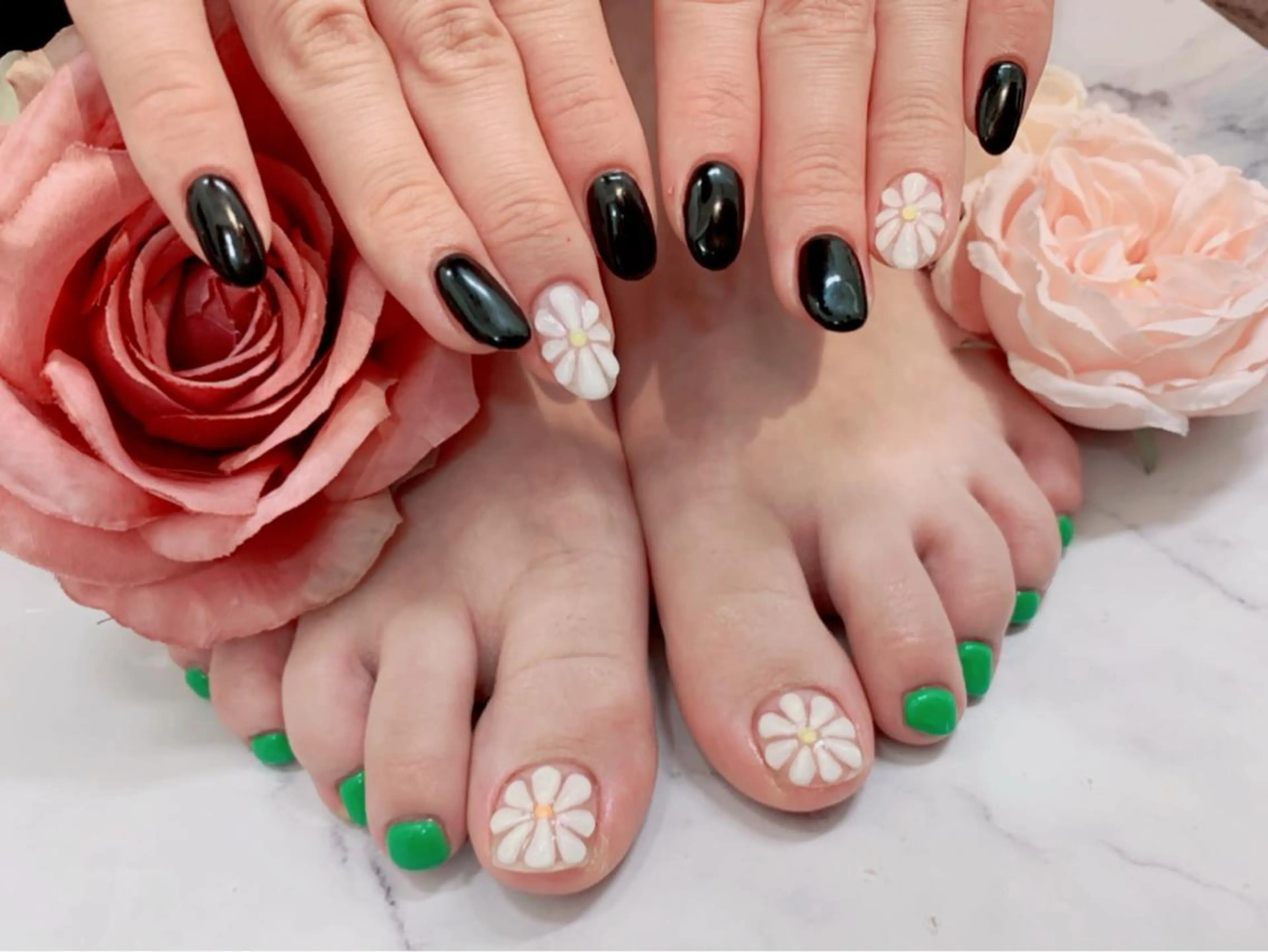 ネイル フラワーネイル フットネイル ジェルネイル ぷっくりネイル ハンドネイル フットネイル T. kayoのネイルデザイン