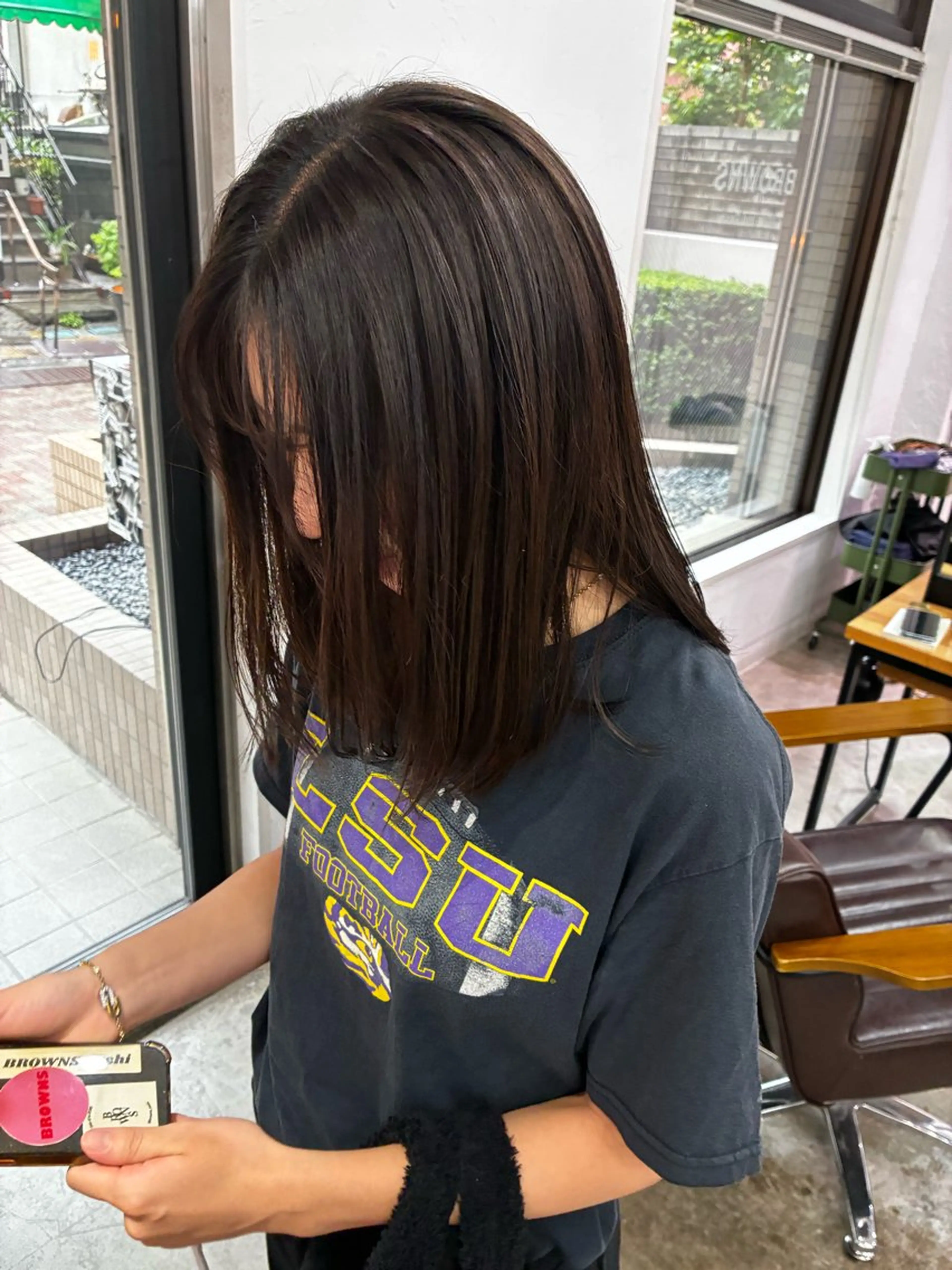 ミディアム 佐藤 芽衣のヘアスタイル
