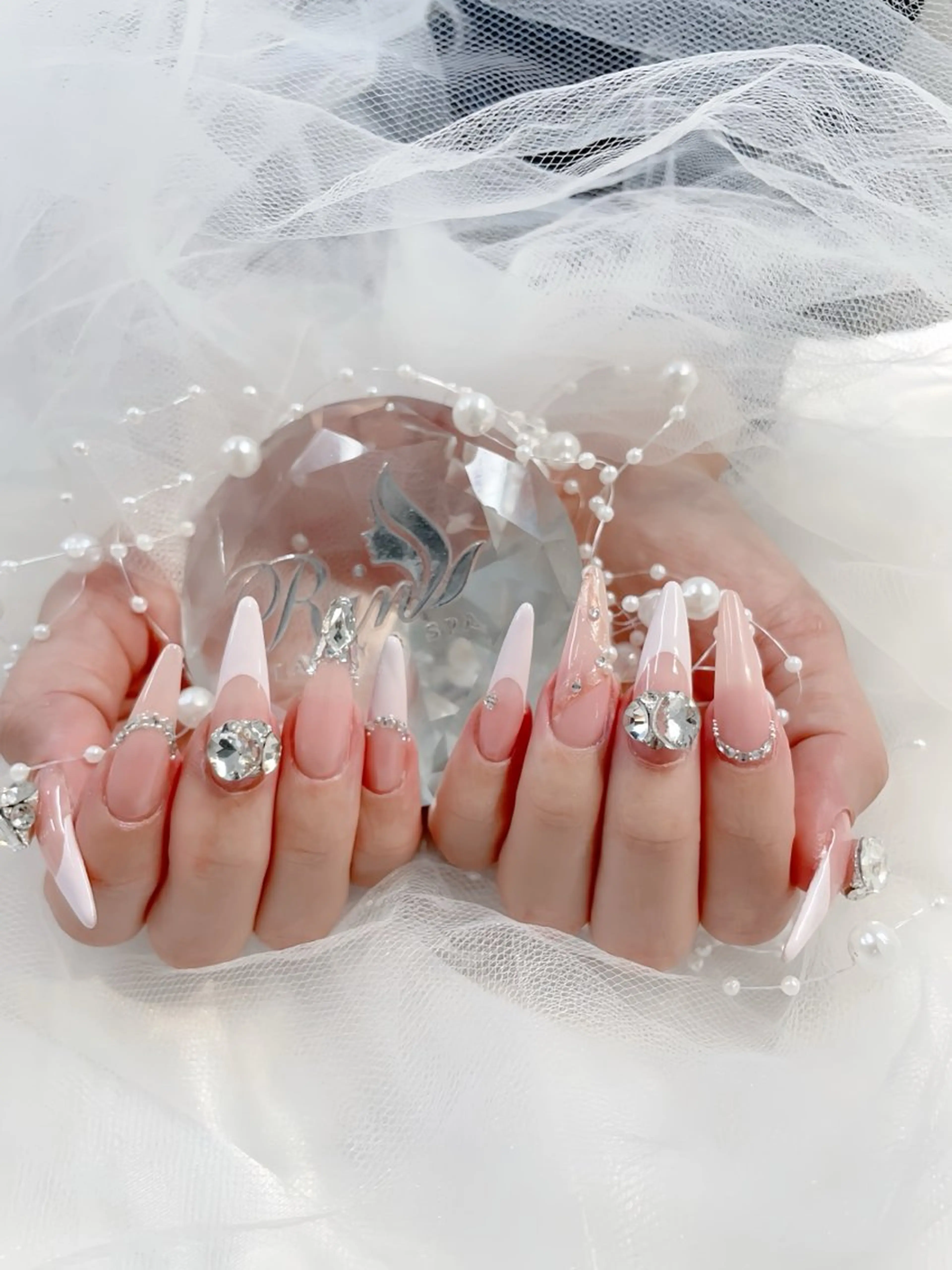 ネイル アートネイル チークネイル ジェルネイル ロングネイル マグネットネイル ハンドネイル Rin Nail 新大久保店のネイルデザイン