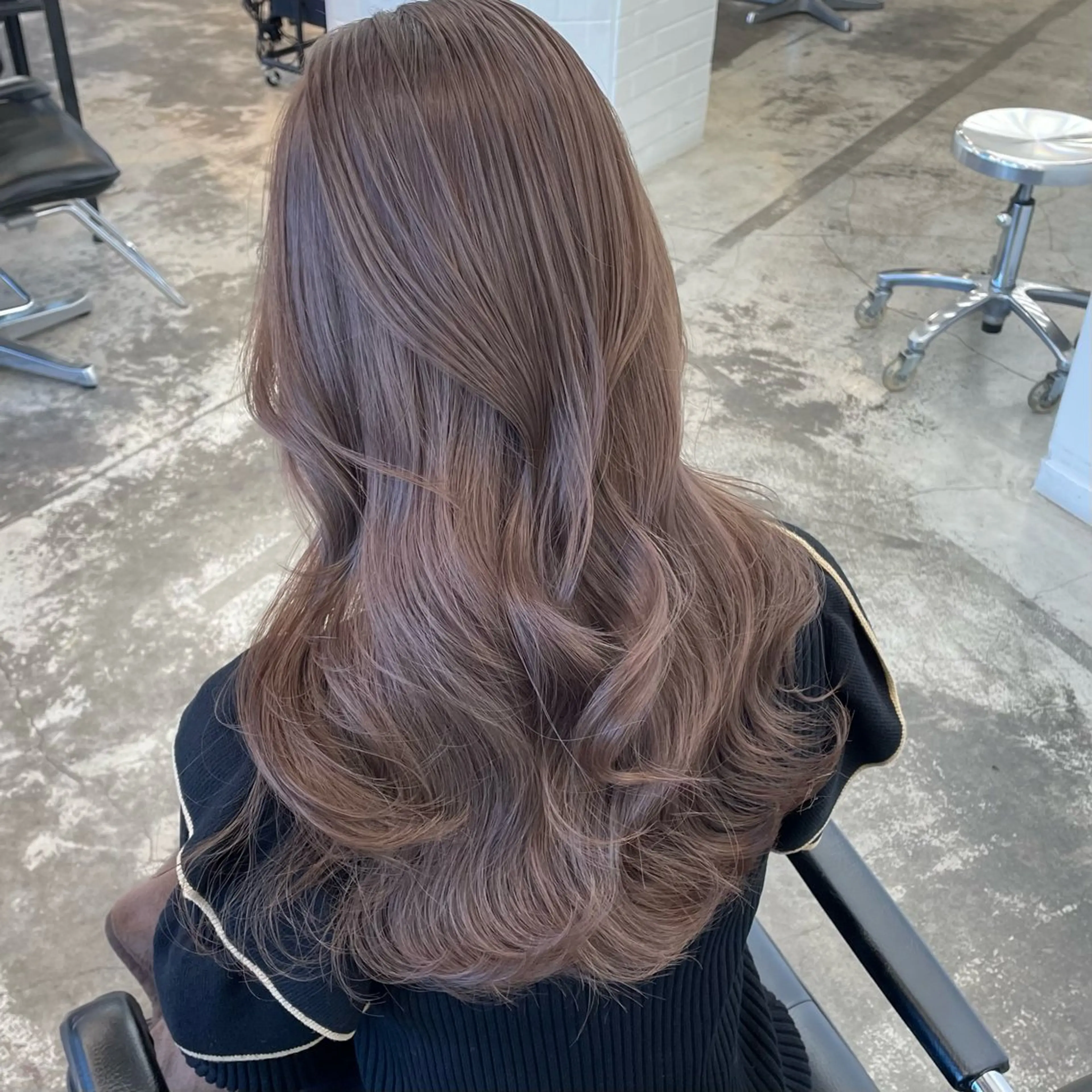 ロング カラー ブリーチ 透明感カラー グレージュ ラベンダーカラー ラベンダーグレージュ レイヤー×グレージュ /ピンク🩷mioのヘアスタイル