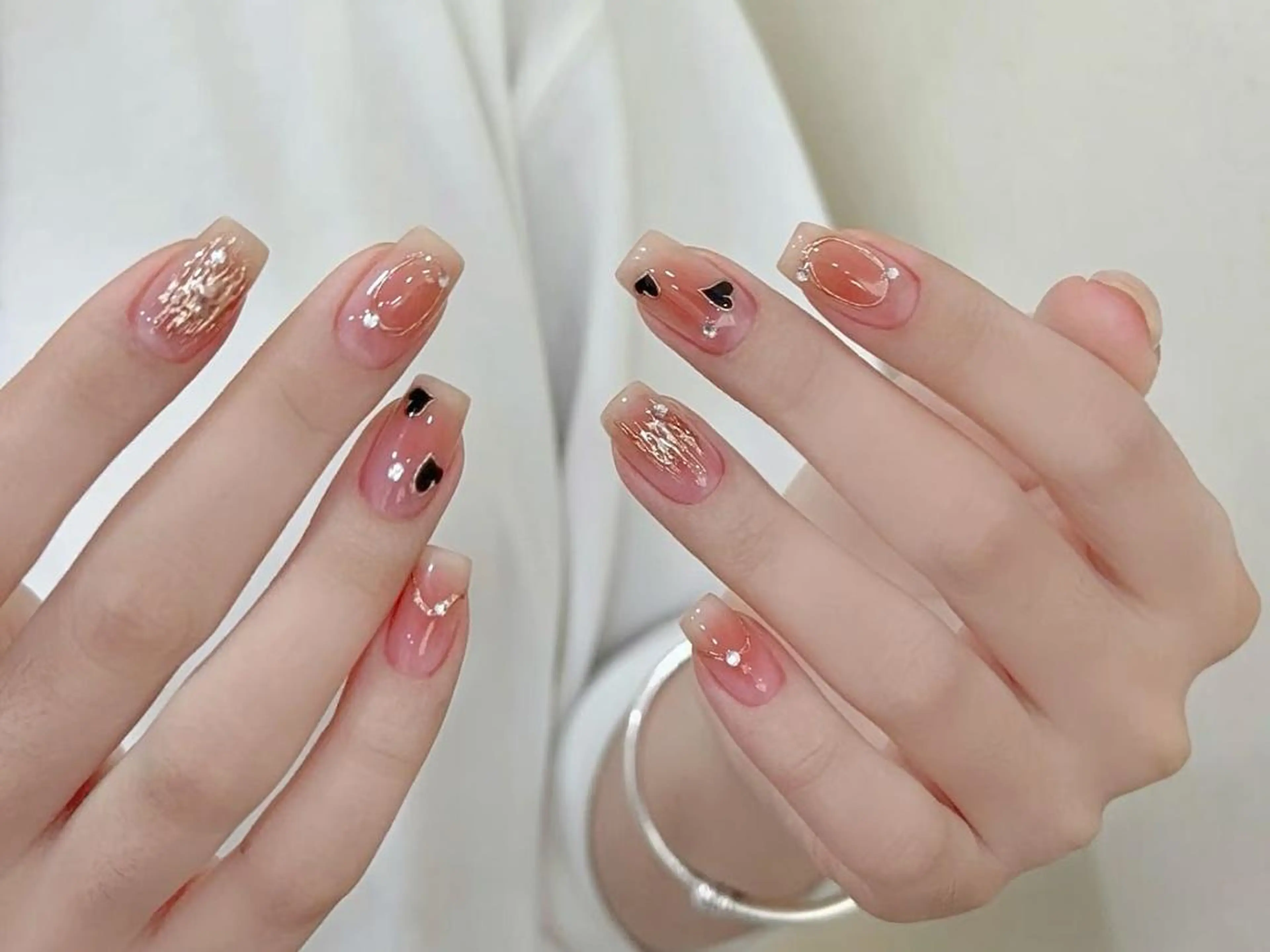 ネイル アートネイル ジェルネイル ガーリー ハート ホログラムネイル ハンドネイル ハンドケア 🎀Kiko 🎀のネイルデザイン