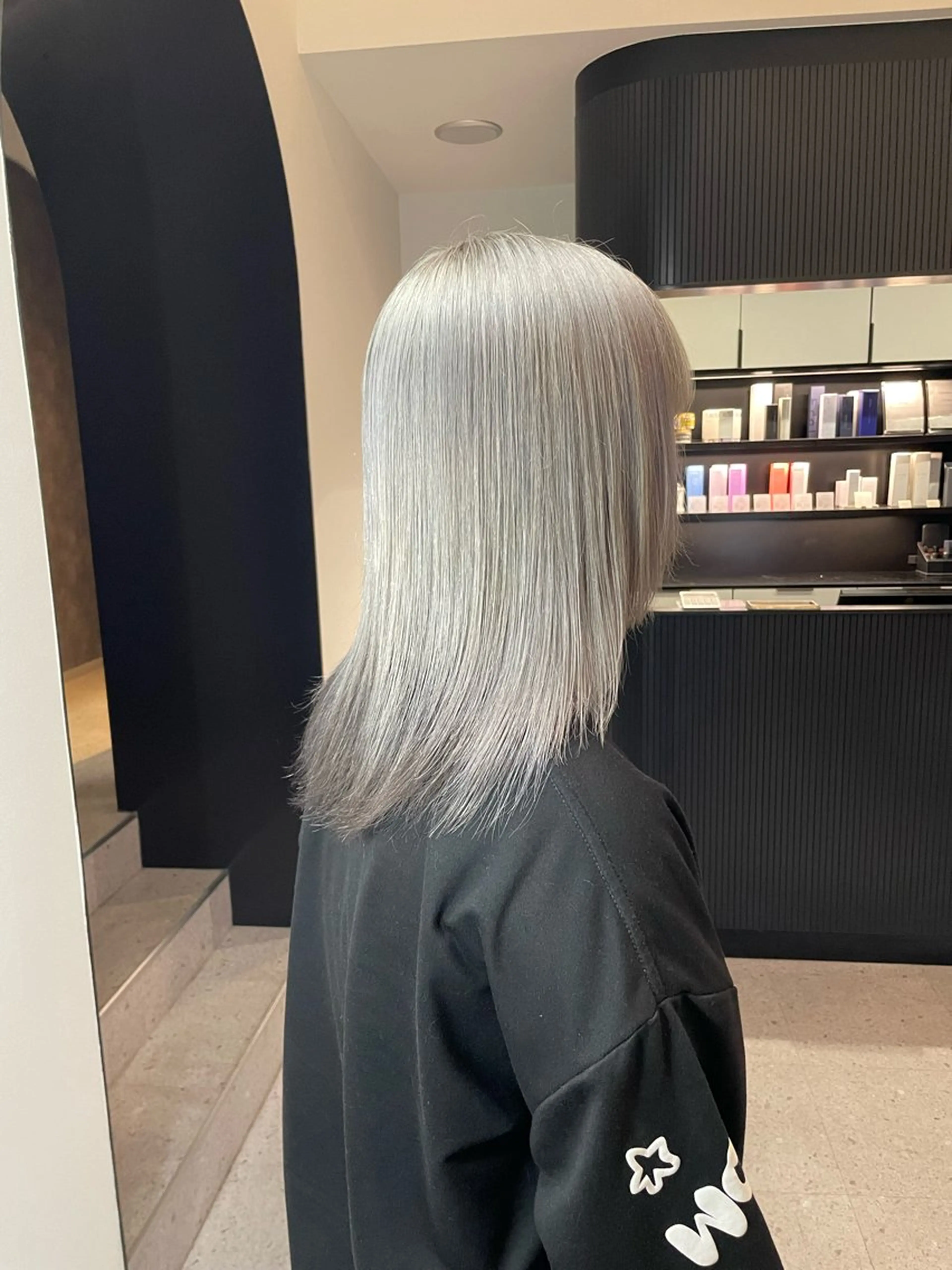 セミロング カラー ブリーチ ヘアカラー トリートメント 宇野 颯太のヘアスタイル