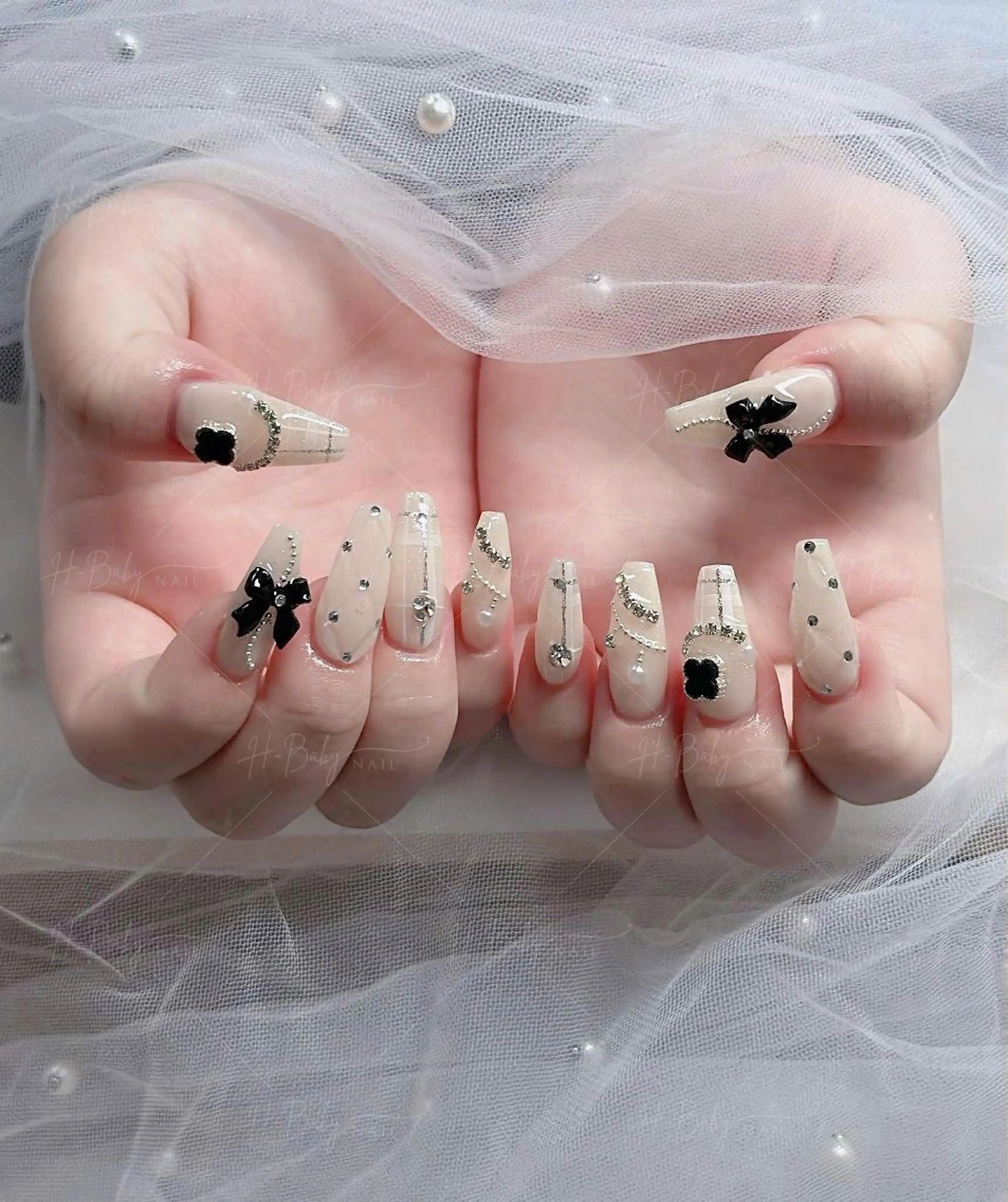 ネイル オーロラネイル フレンチネイル ジェルネイル ハロウィン キラキラネイル H.baby Nail Salonのネイルデザイン