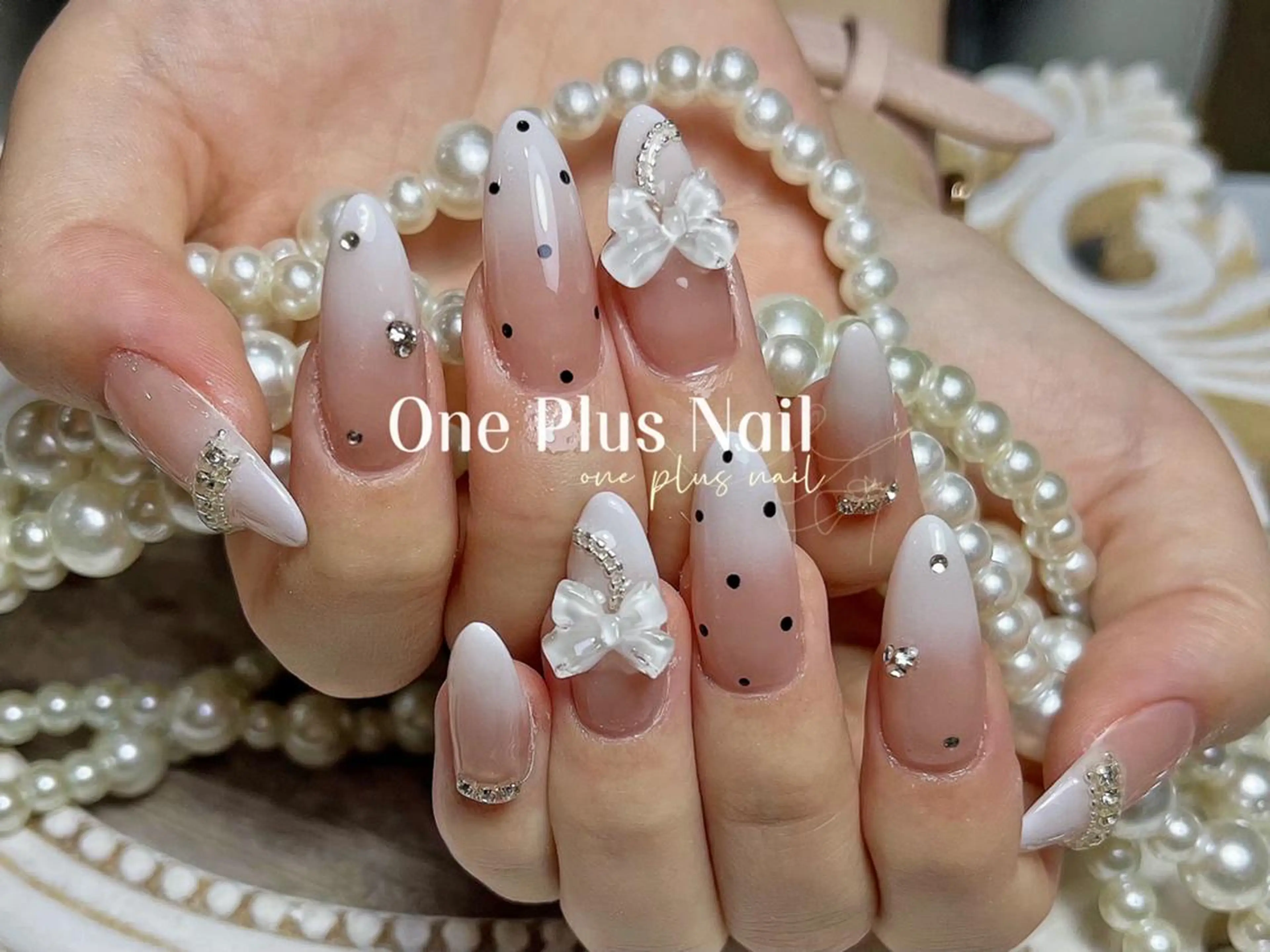 ネイル アートネイル オーロラネイル ガーリー キラキラネイル 韓国ネイル One Plus Nail Salonのネイルデザイン