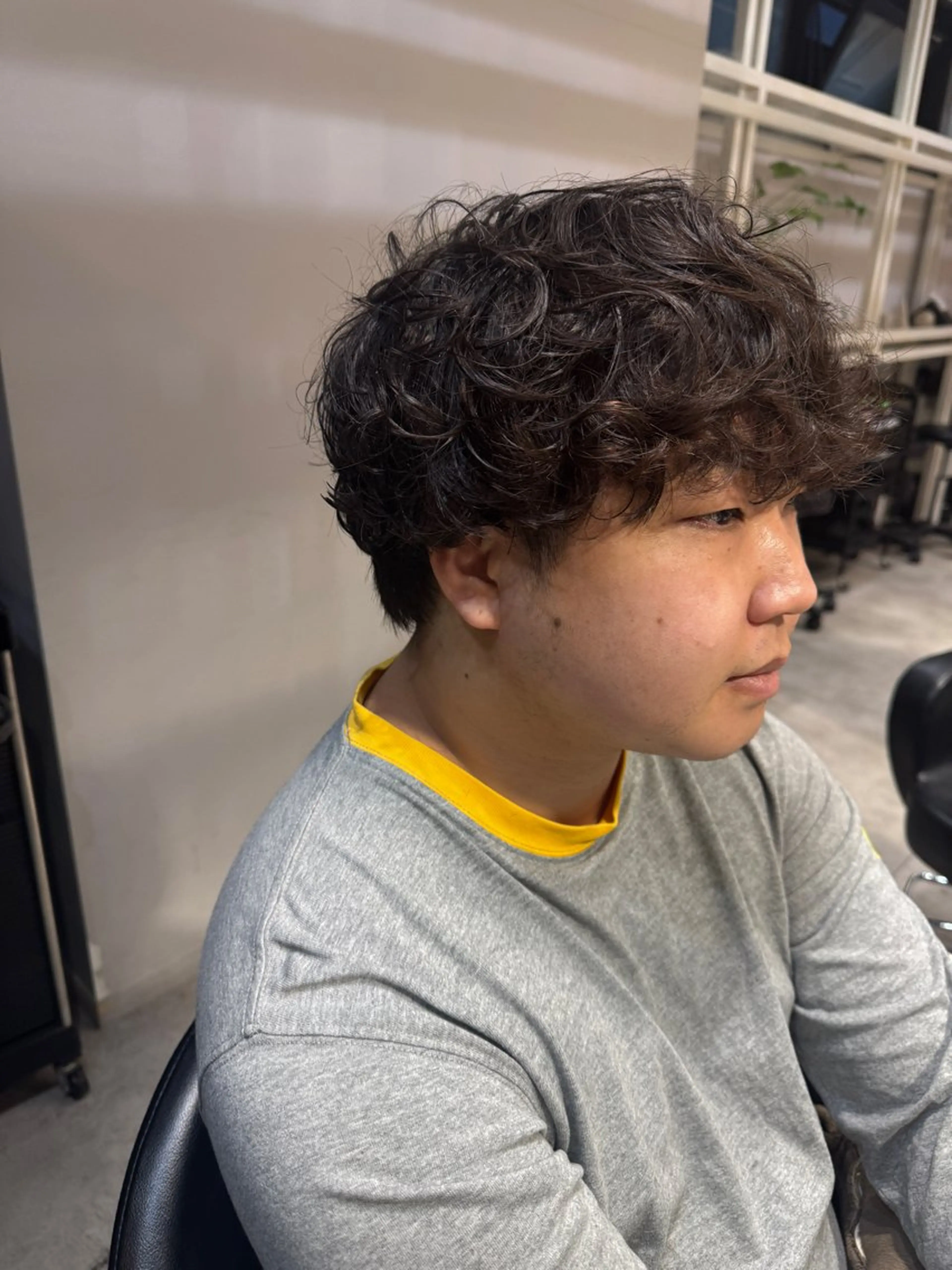 ミディアム パーマ メンズ ミディアムパーマ メンズパーマ カット パーマ トリートメント 似合う髪型が 分からない方へのヘアスタイル