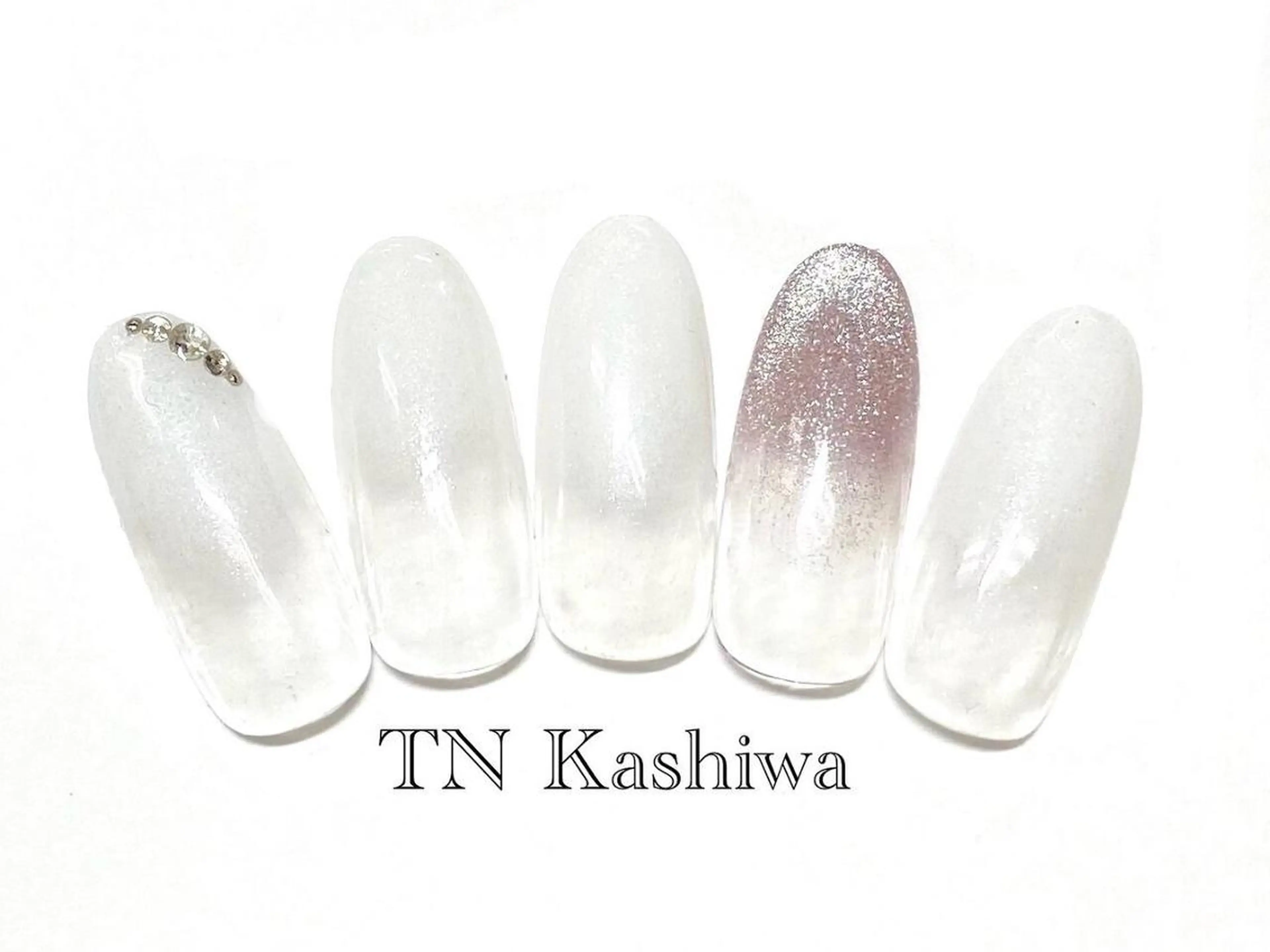 ネイル 大隅 和奈のネイルデザイン