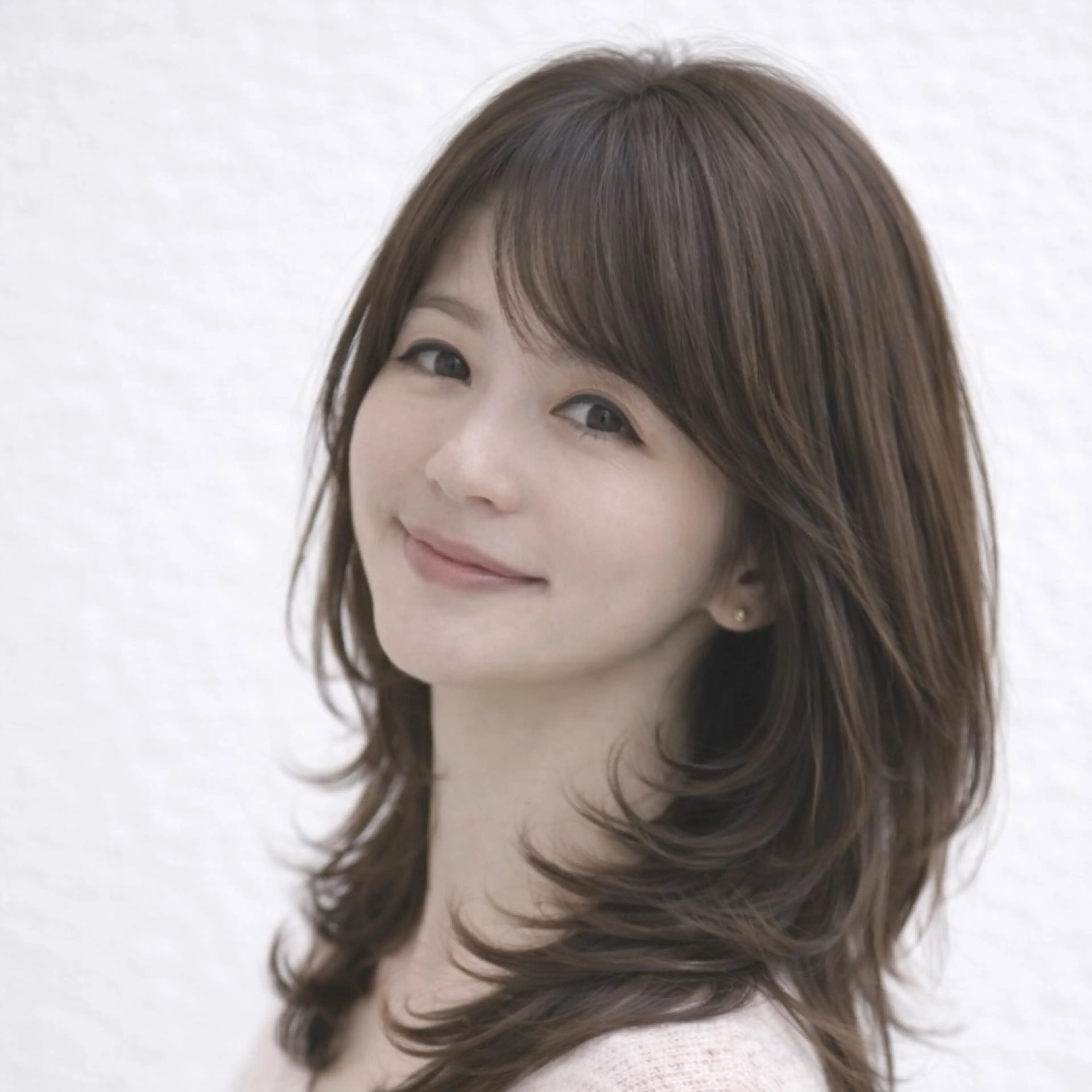 ミディアム カラー ブラウンカラー シアーブラウン レイヤーカット カット ヘアカラー トリートメント 佐藤 舞のヘアスタイル