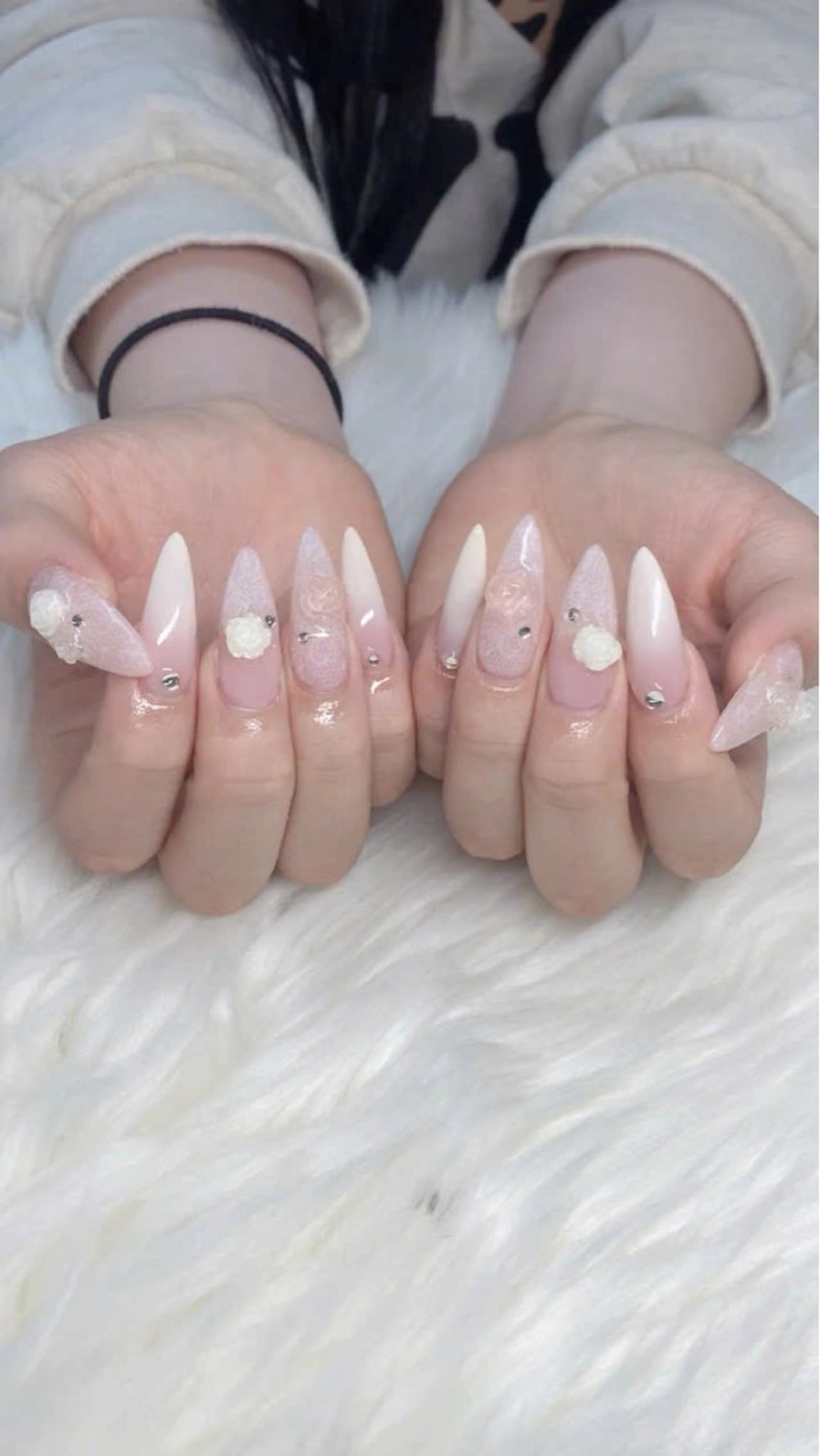 ネイル フレンチネイル グラデーション 韓国ネイル マグネットネイル ニュアンスネイル ハンドネイル ハンドケア Hara Nail 【パラジェル使用】のネイルデザイン