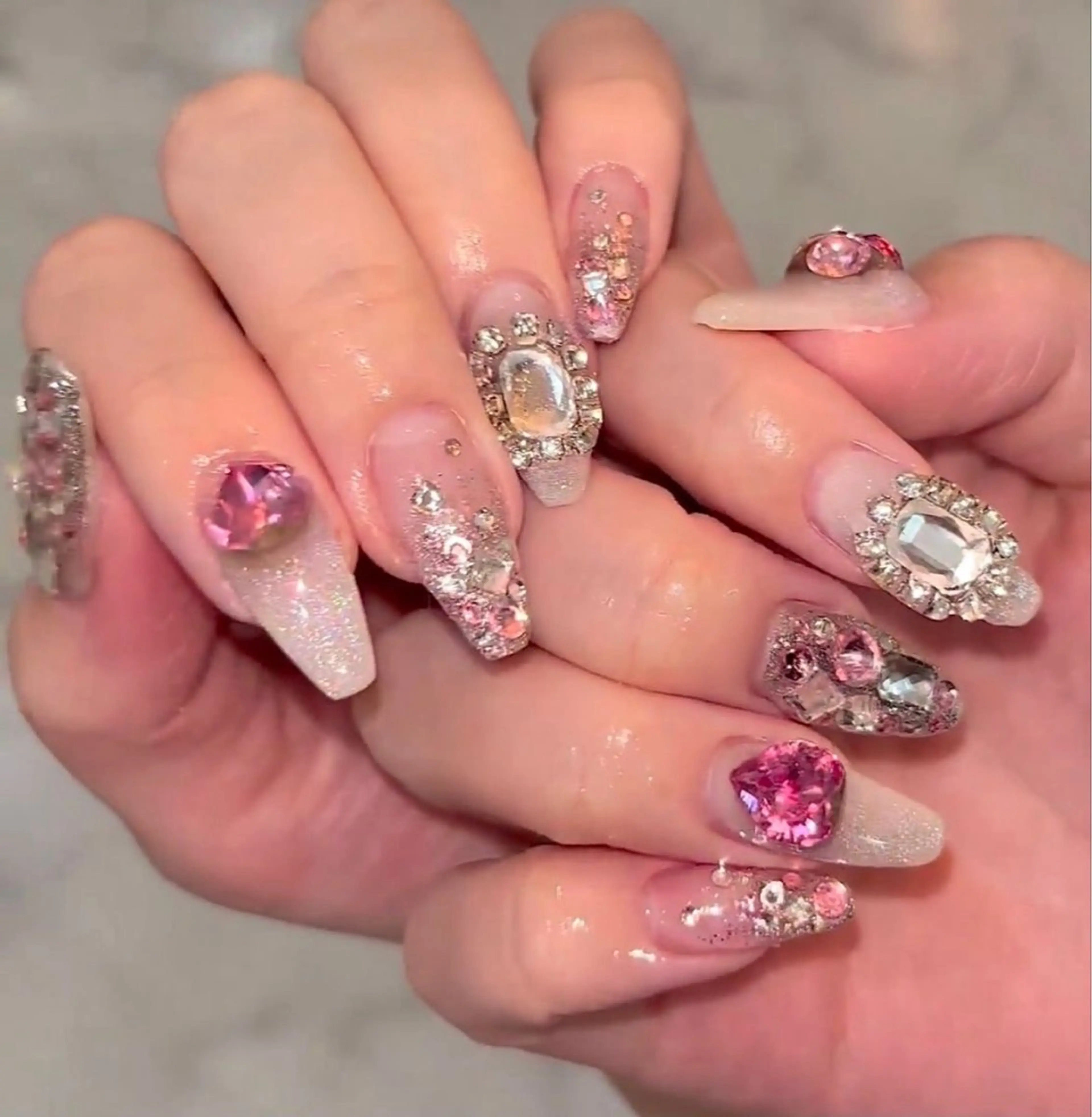 ネイル マグネットネイル ピンク ネイルチップ 冬ネイル Lee Nailsのネイルデザイン