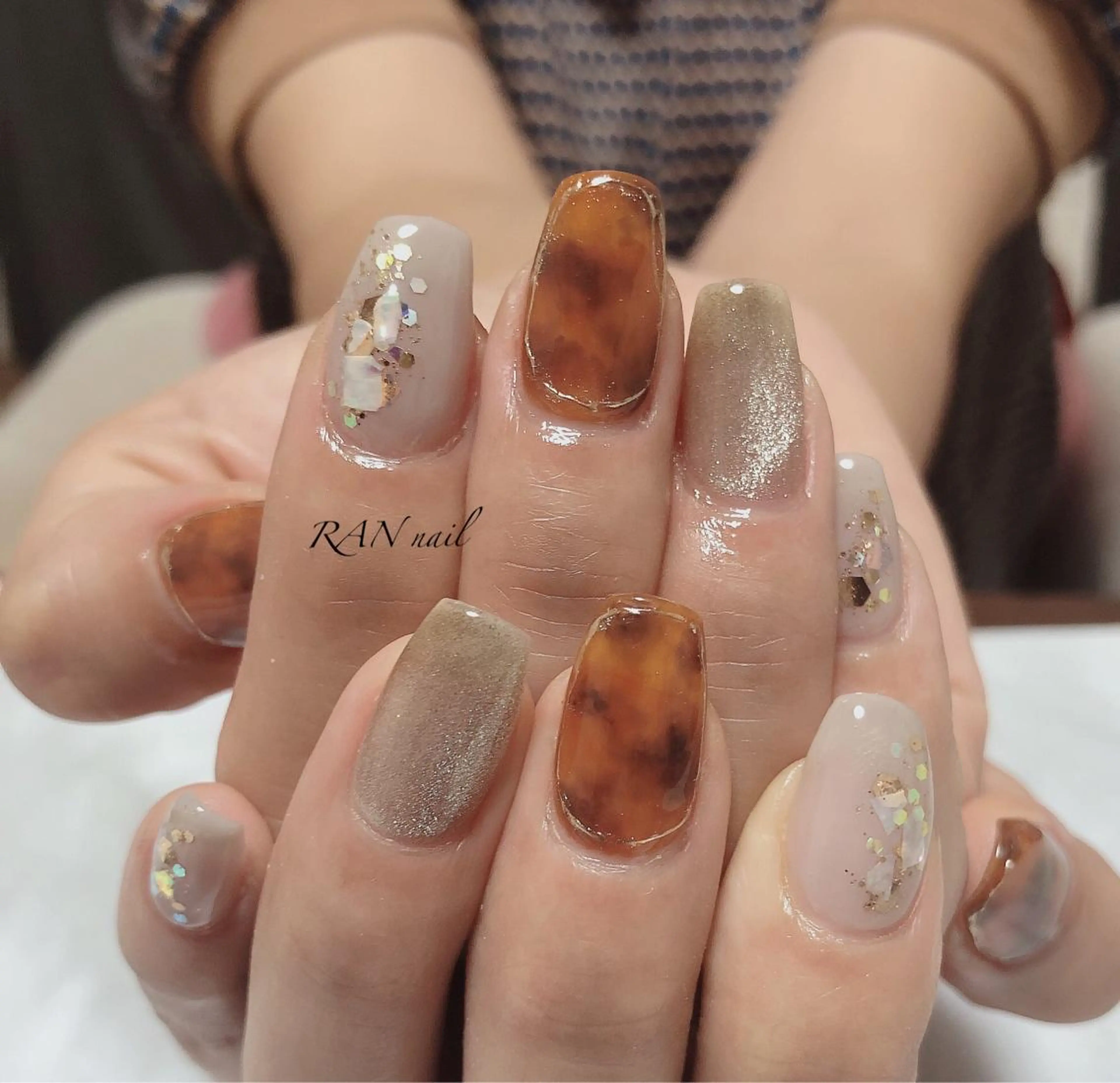 ネイル べっ甲ネイル フットネイル ニュアンスネイル オフィスネイル ワンカラーネイル ハンドネイル フットネイル RAN nailのネイルデザイン