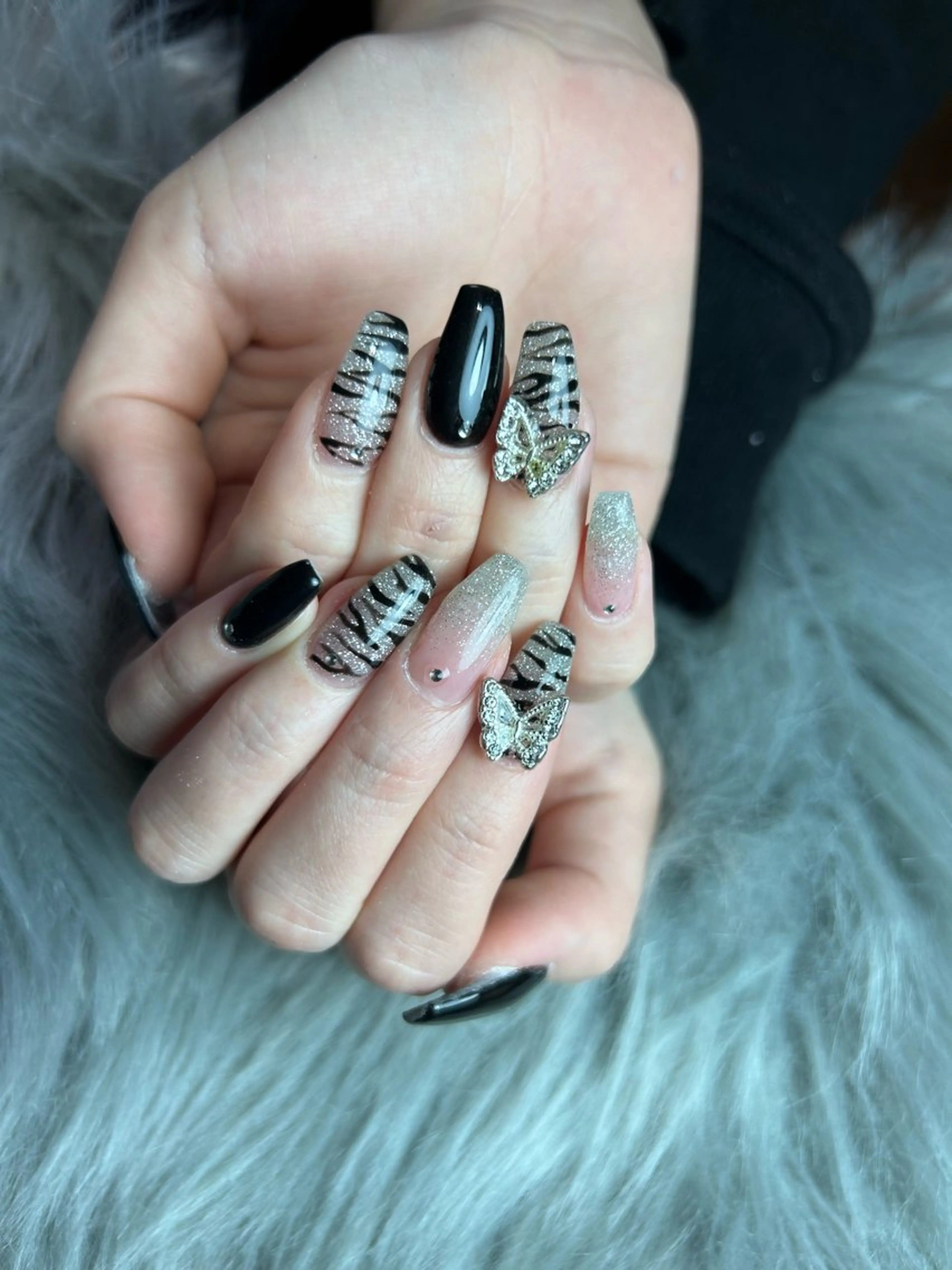 ネイル ミディアムネイル 持ち込み トータルビューティー アリーのエステ・リラクイメージ