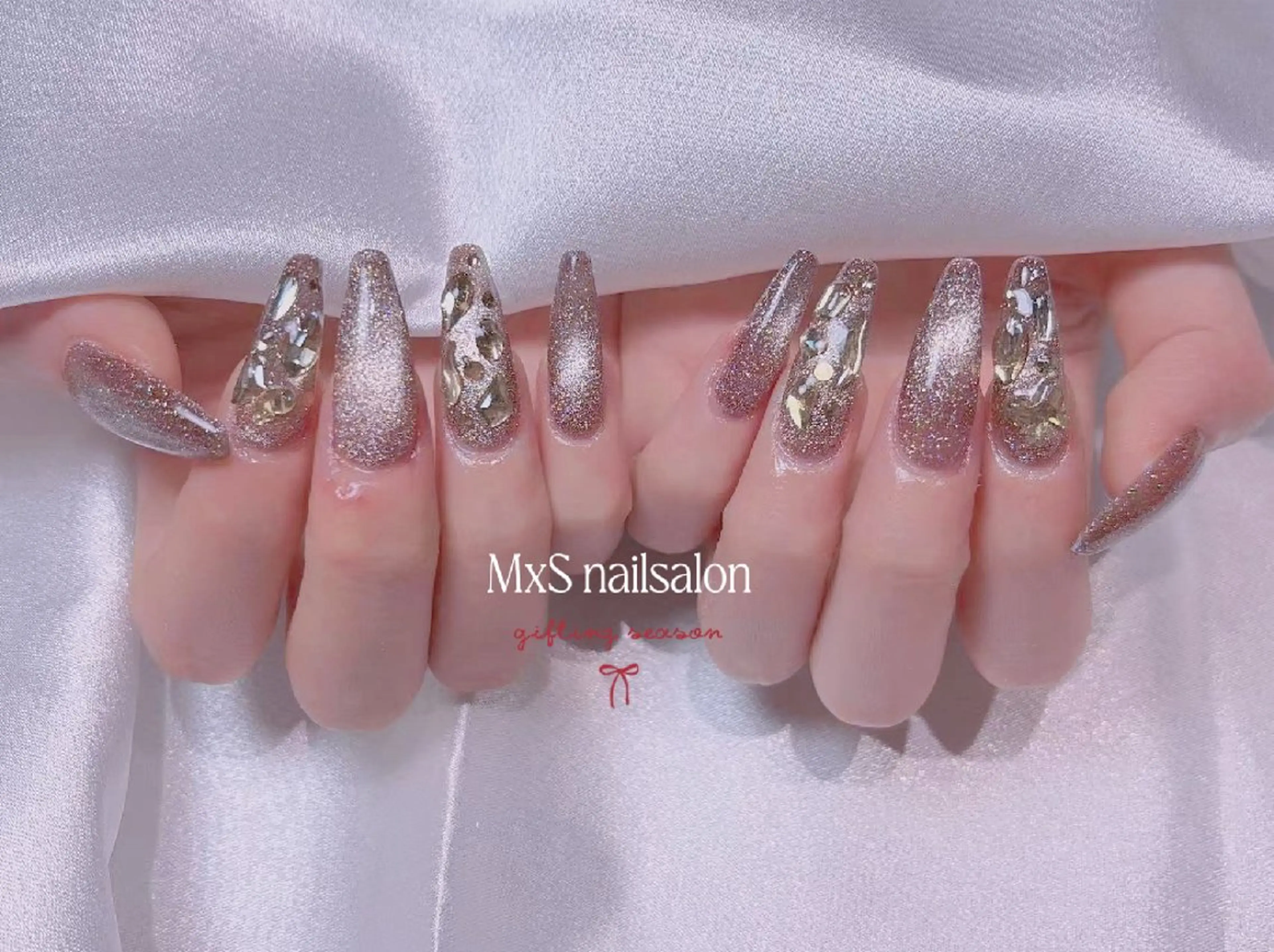 ネイル ジェルネイル 韓国ネイル マグネットネイル パラジェル ワンホンネイル ハンドネイル ハンドケア MxS Nail(長さだし/フィルイン/マグネット/韓国ネイル/ワンホンネイル/ワンカラー)所属・MxS リィリィのネイルデザイン