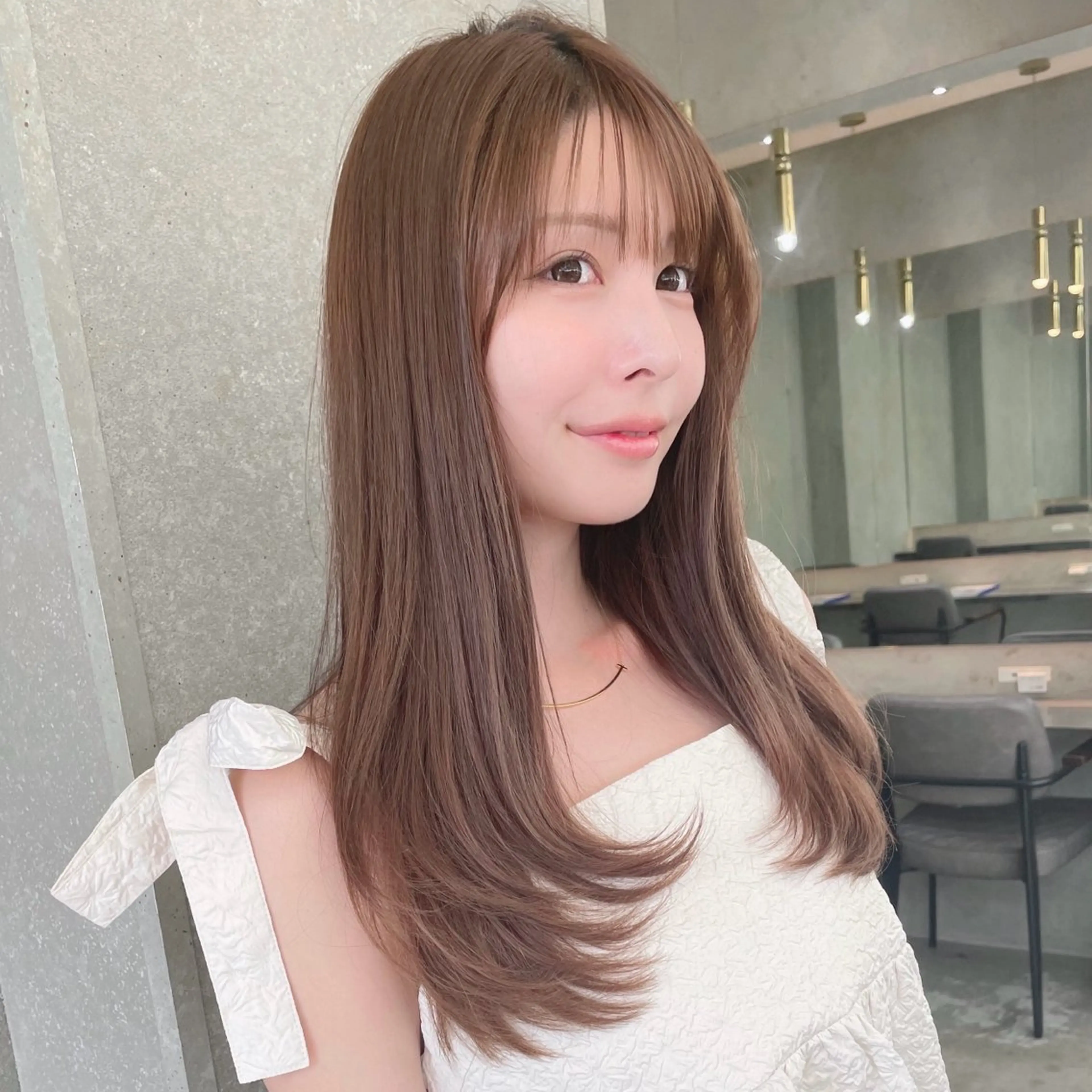 セミロング カット ヘアカラー トリートメント 山本翔一郎 韓国顔周りレイヤーのヘアスタイル