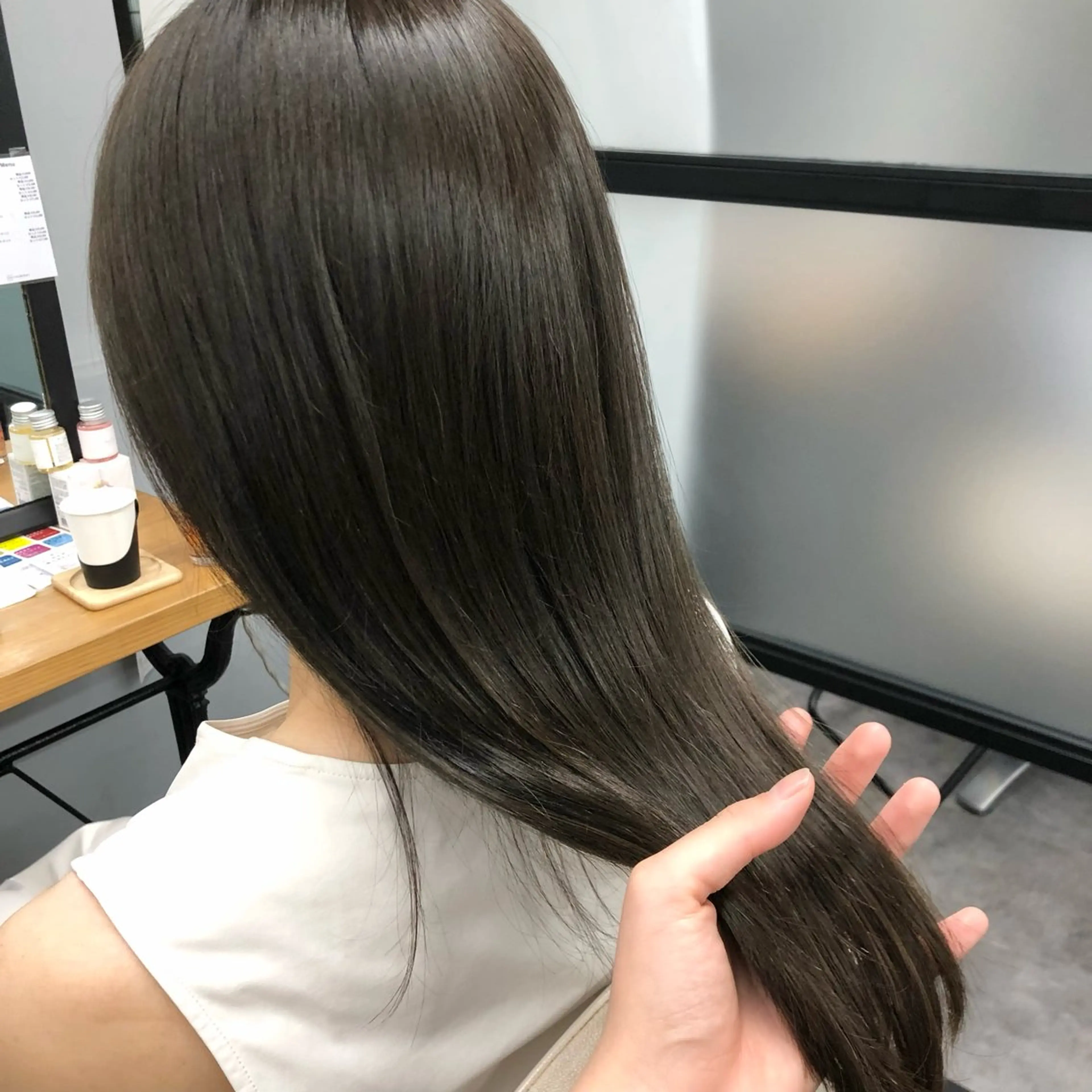 ロング カラー ヘアアレンジ アディクシーカラー ベージュカラー 黒髪 ブリーチ 透明感カラー カット ヘアカラー JURI🤎 ワンカールレイヤーのヘアスタイル