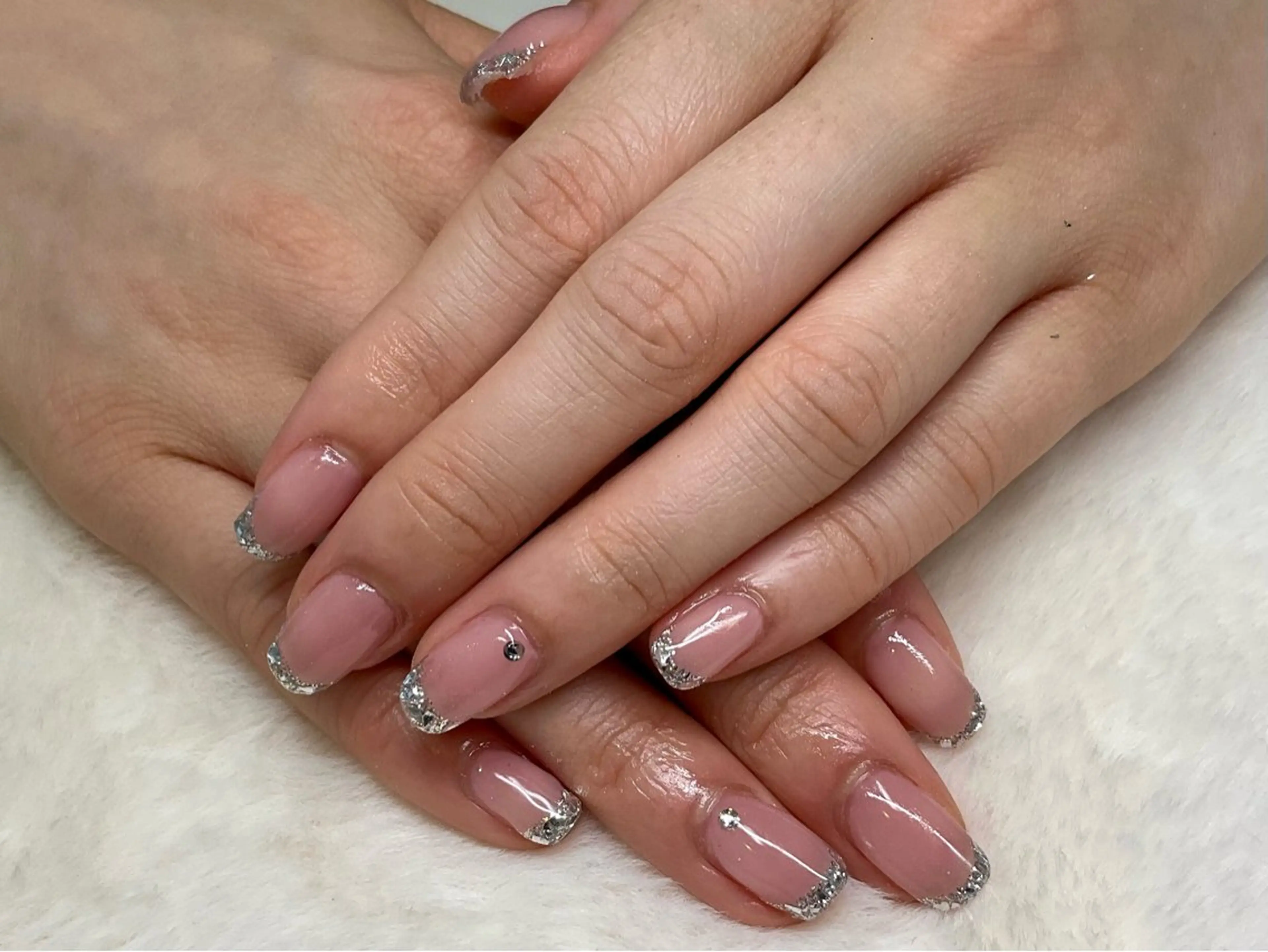 ネイル フレンチネイル ガラスフレンチ キラキラネイル ハンドネイル ハンドケア 心斎橋Salon Epokkuのネイルデザイン