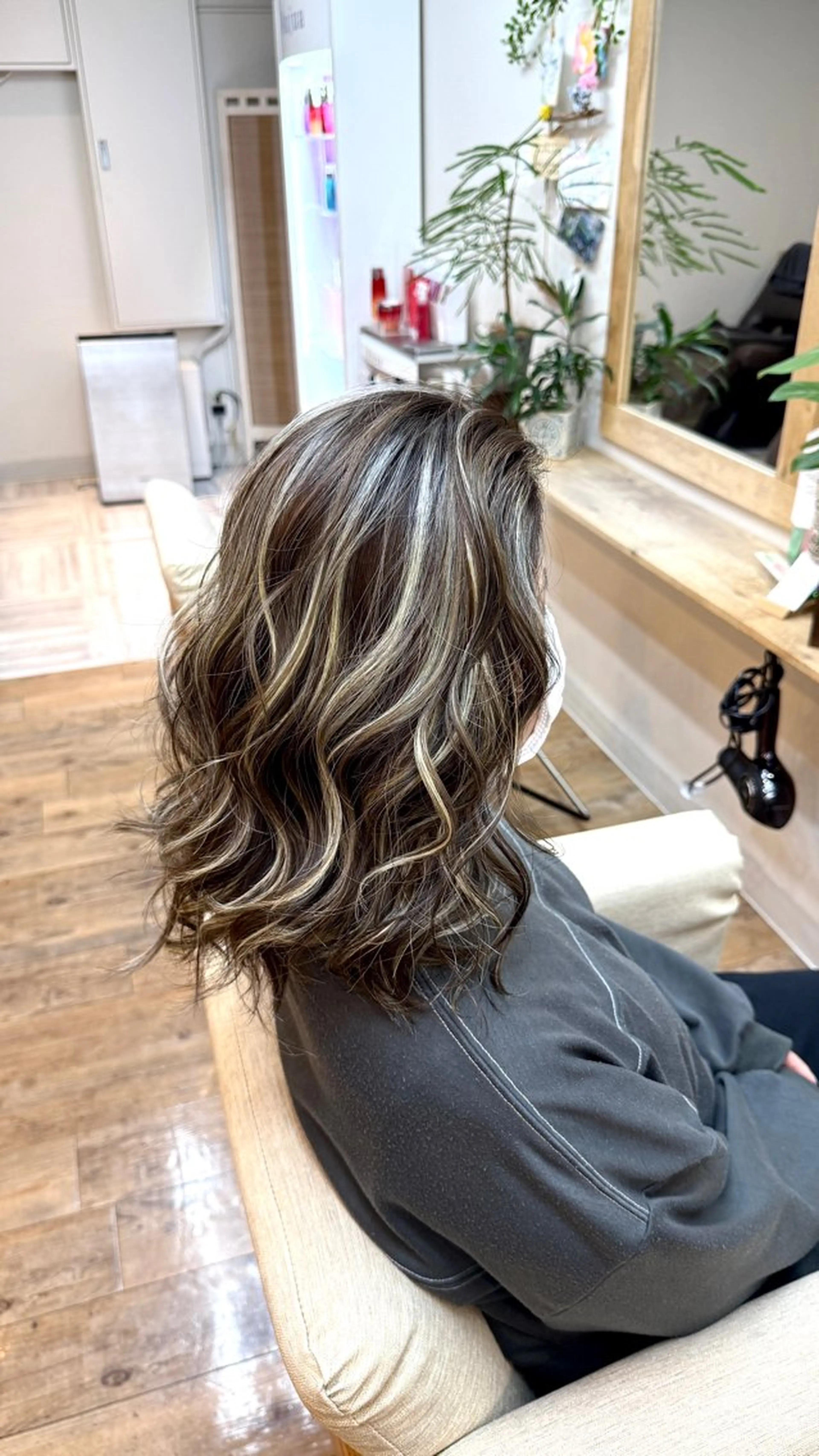 セミロング カラー ハイライトカラー オレンジ 3Dハイライト ハイライト レイヤーカット ヘアカラー トリートメント Cure2所属・🌈ハイライト特化 🌈 🐶ノザワ🐶のヘアスタイル