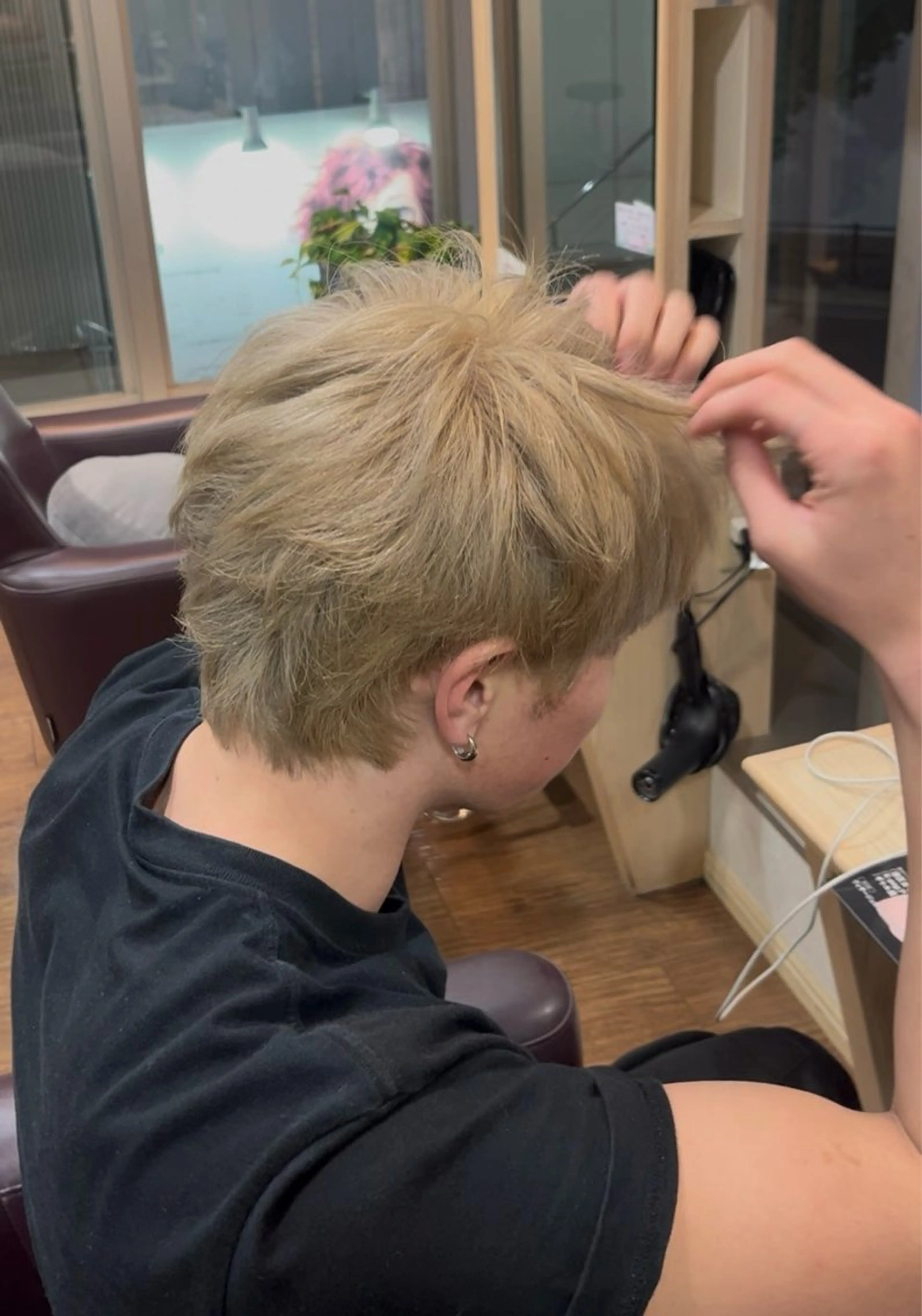 カラー メンズ 山本 梨華のヘアスタイル