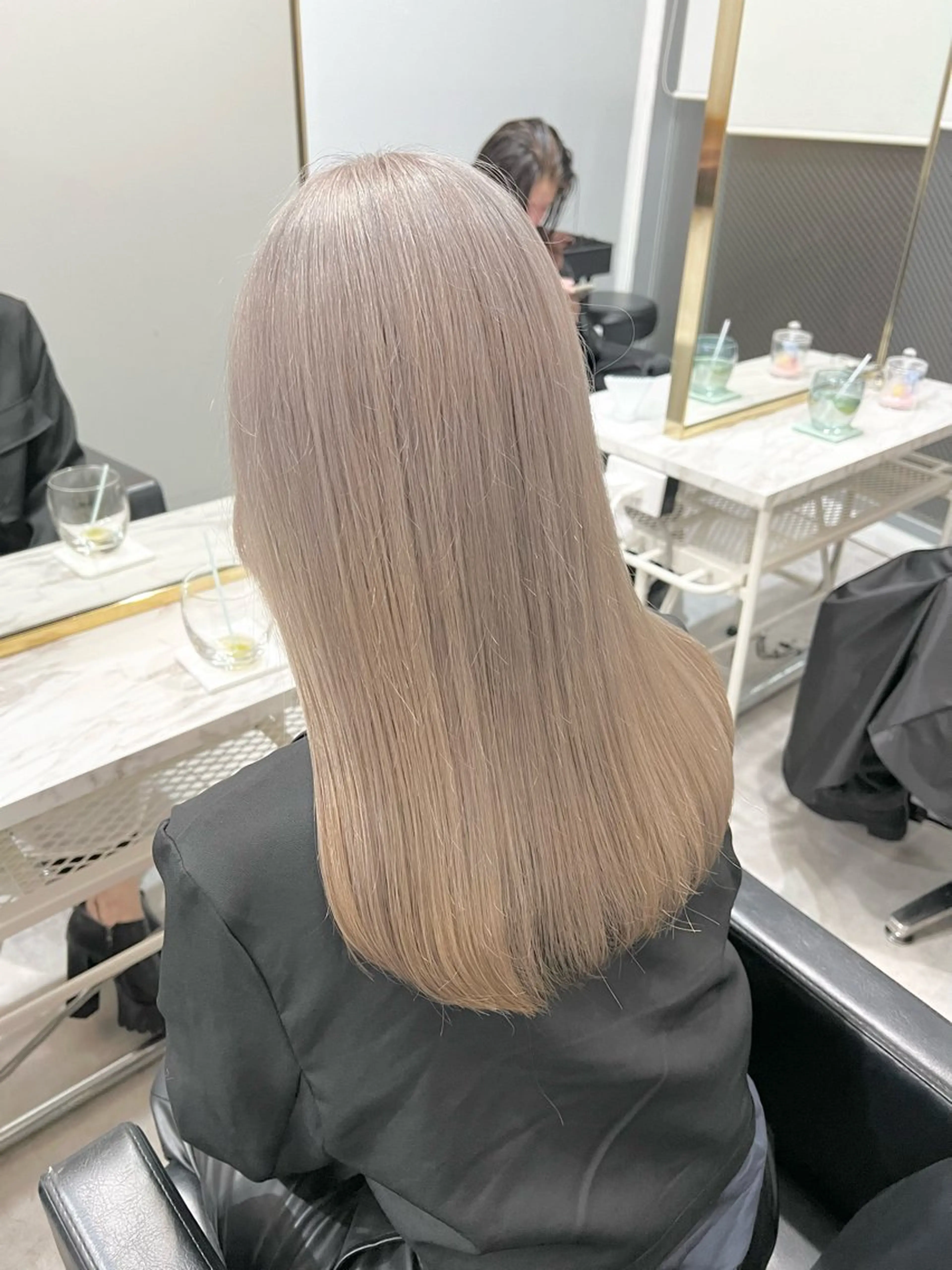ミディアム カラー カット ヘアカラー トリートメント ヘアセット 🫧艶ダブルカラー ブリーチ🫧トモヤのヘアスタイル