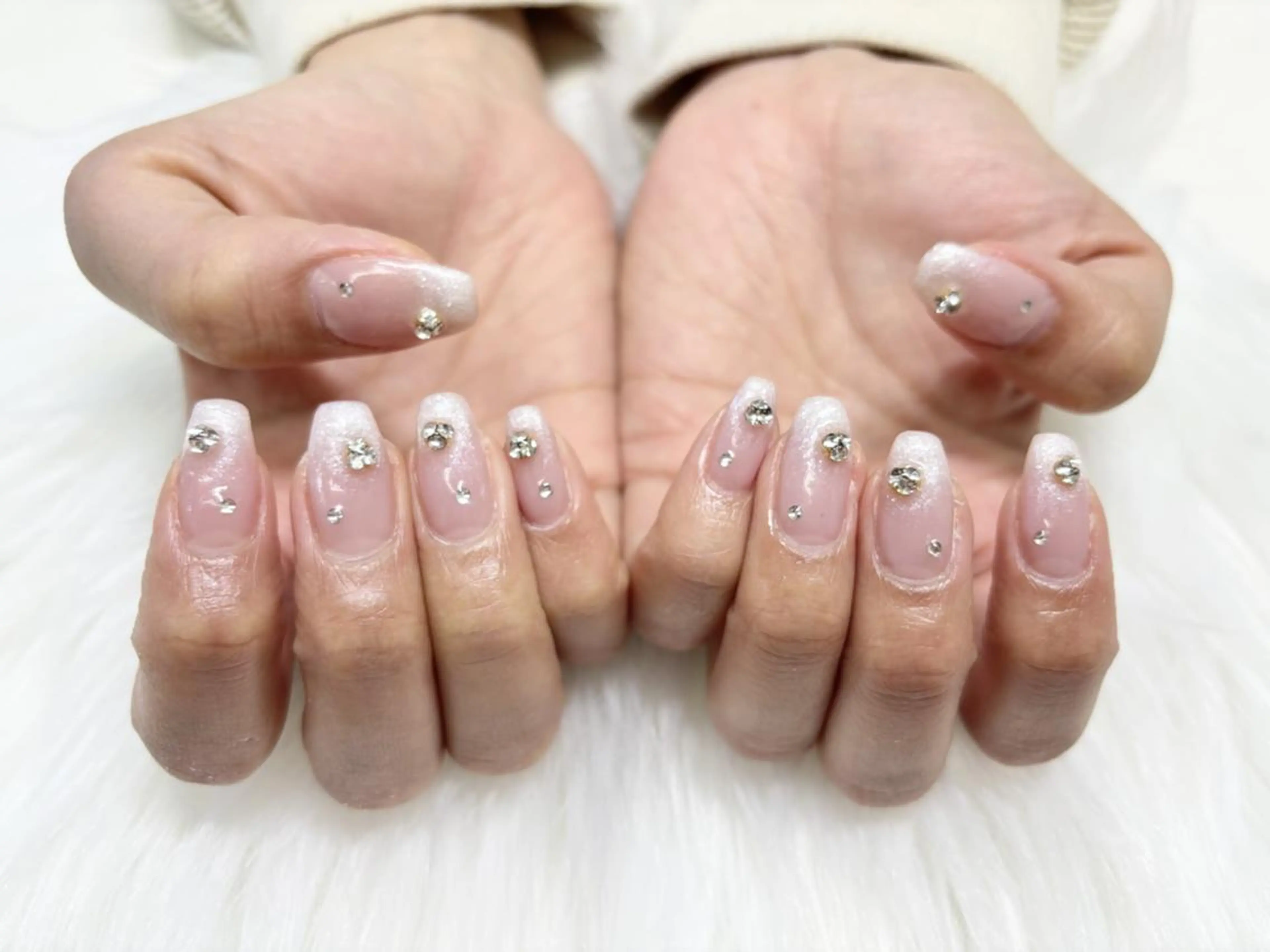 ネイル オーロラネイル チークネイル 長さ出し フットネイル フレンチネイル ハンドネイル リラネイル Aikenのネイルデザイン