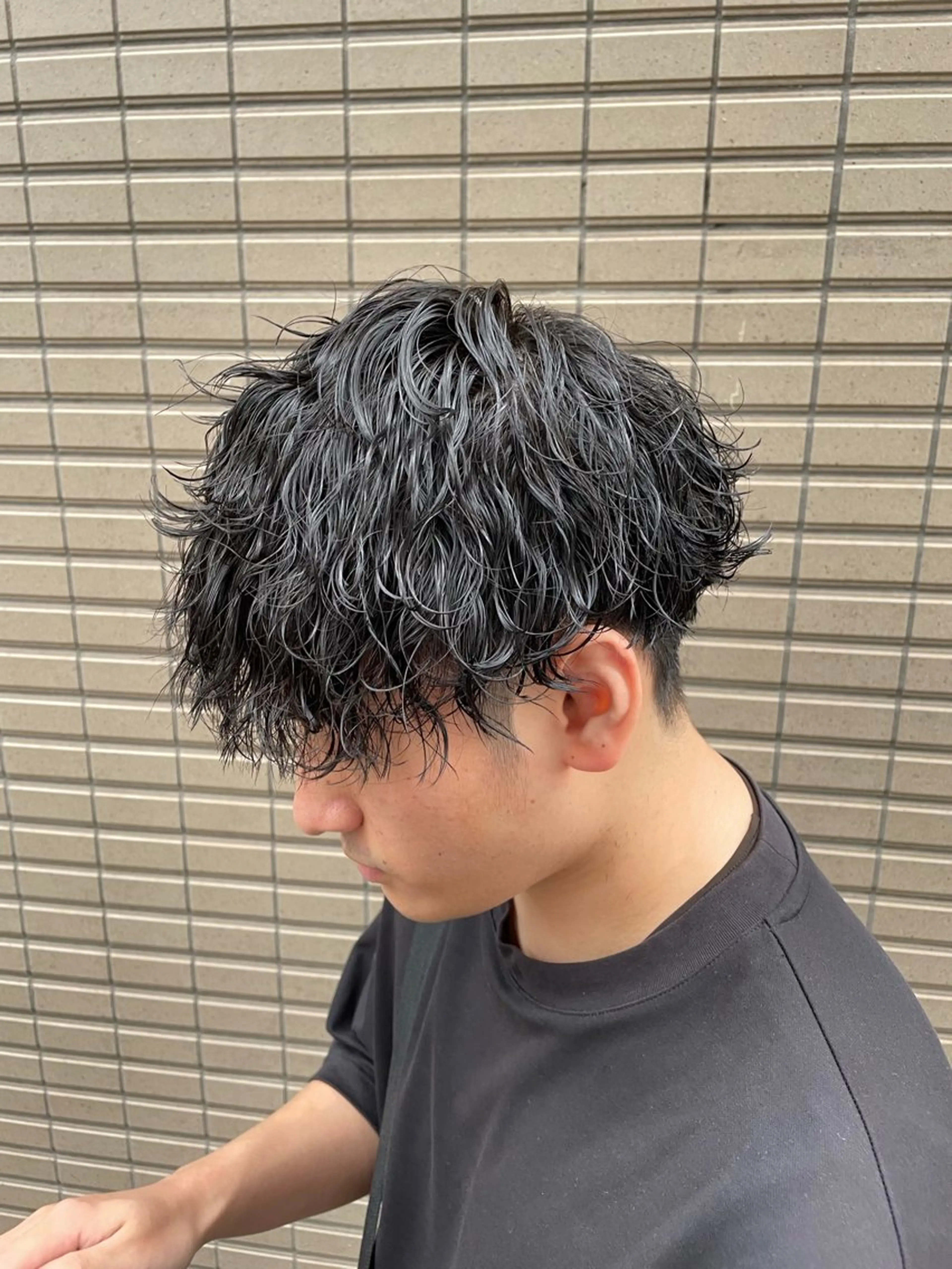 ミディアム パーマ メンズ ミディアムパーマ メンズパーマ 波巻きパーマ SHUN メンズパーマのヘアスタイル
